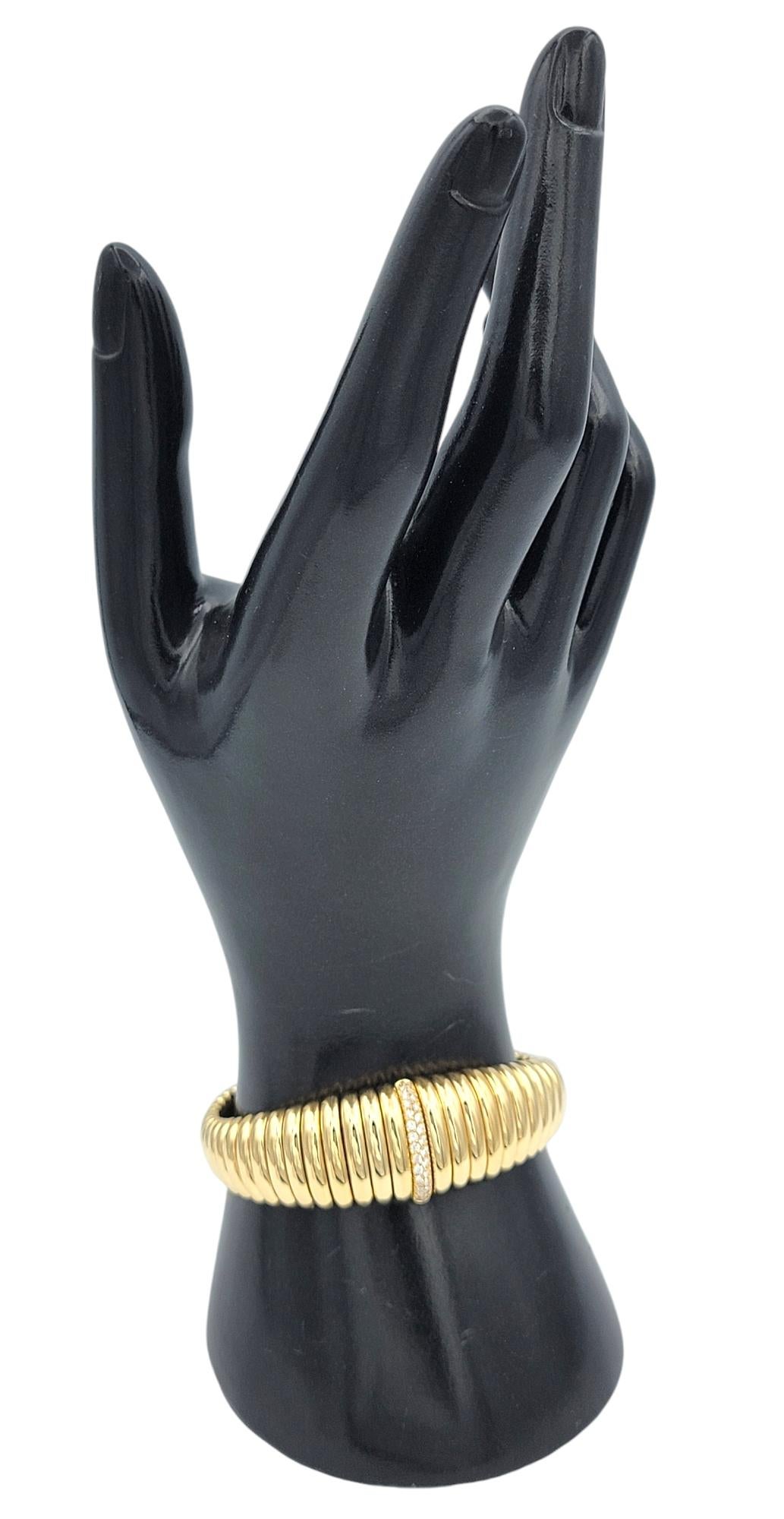 Hulchi Belluni Bracelet manchette tresore extensible graduée en or 18 carats et diamants en vente 4
