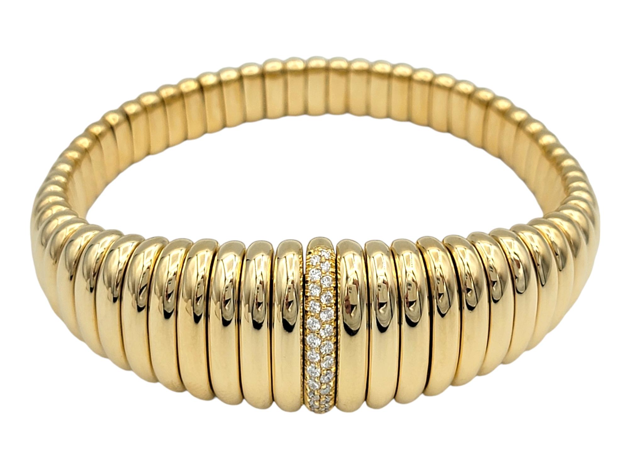 Contemporain Hulchi Belluni Bracelet manchette tresore extensible graduée en or 18 carats et diamants en vente