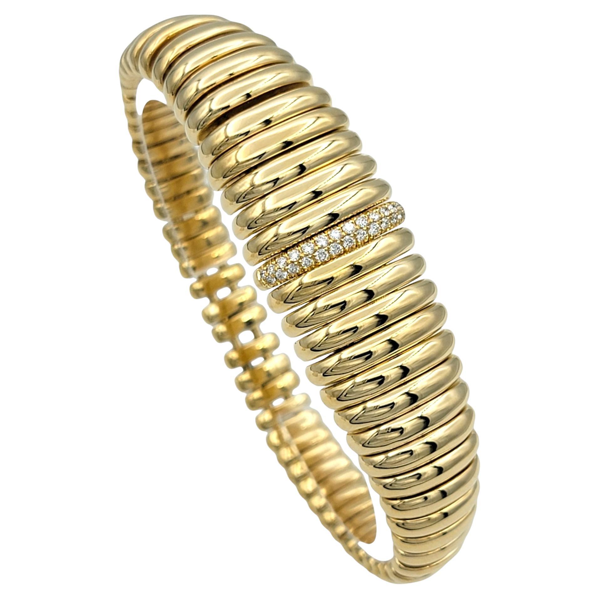 Hulchi Belluni Bracelet manchette tresore extensible graduée en or 18 carats et diamants Bon état - En vente à Scottsdale, AZ