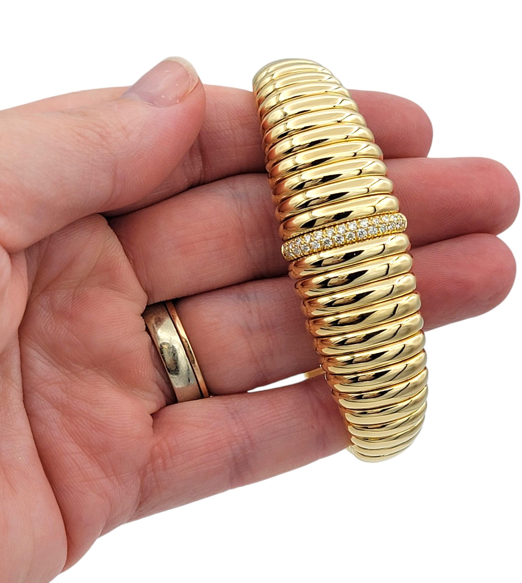 Hulchi Belluni Bracelet manchette tresore extensible graduée en or 18 carats et diamants en vente 2