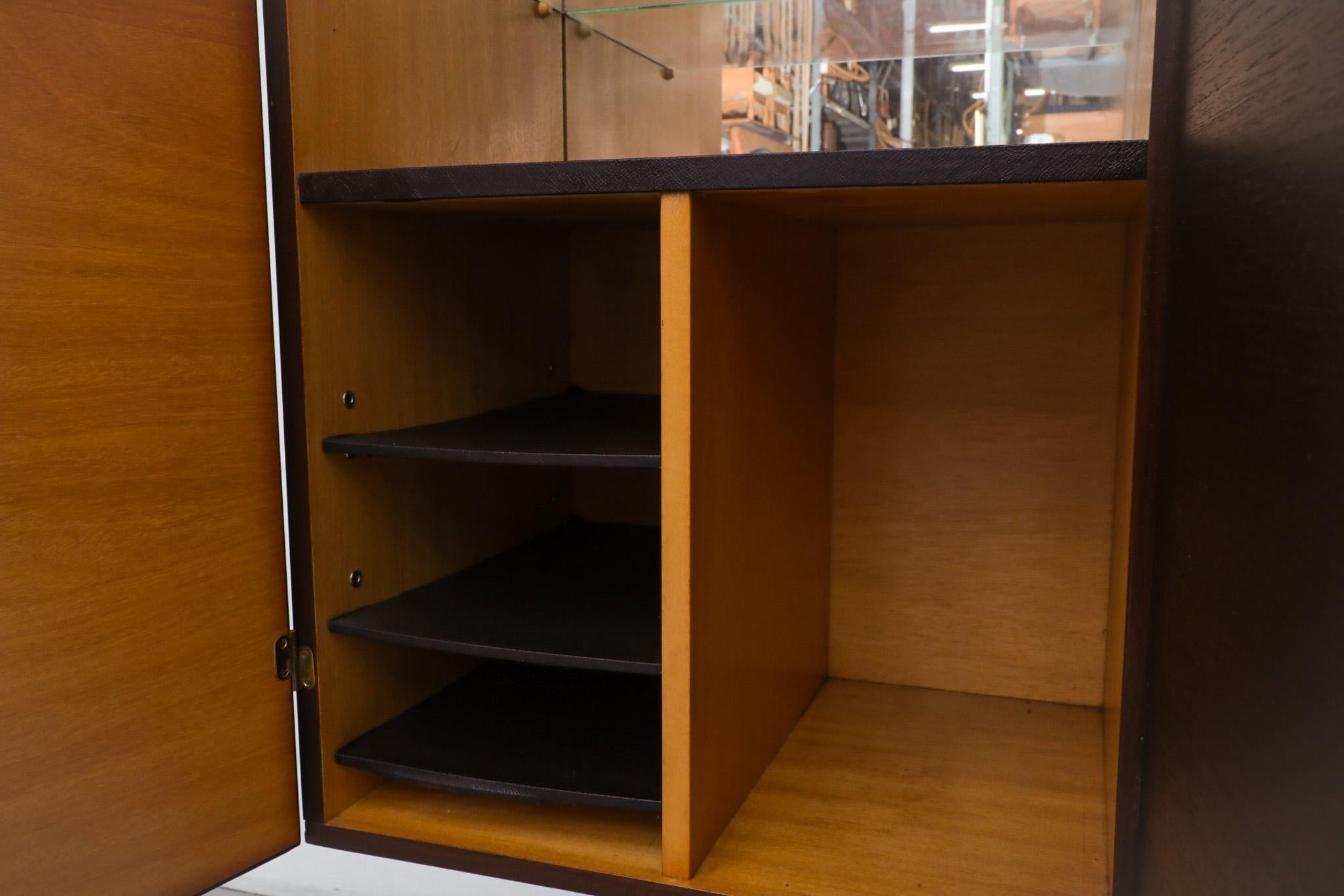 Hulmefa Credenza bar in teak del metà del secolo scorso con specchio interno, scaffali e cassetti 4