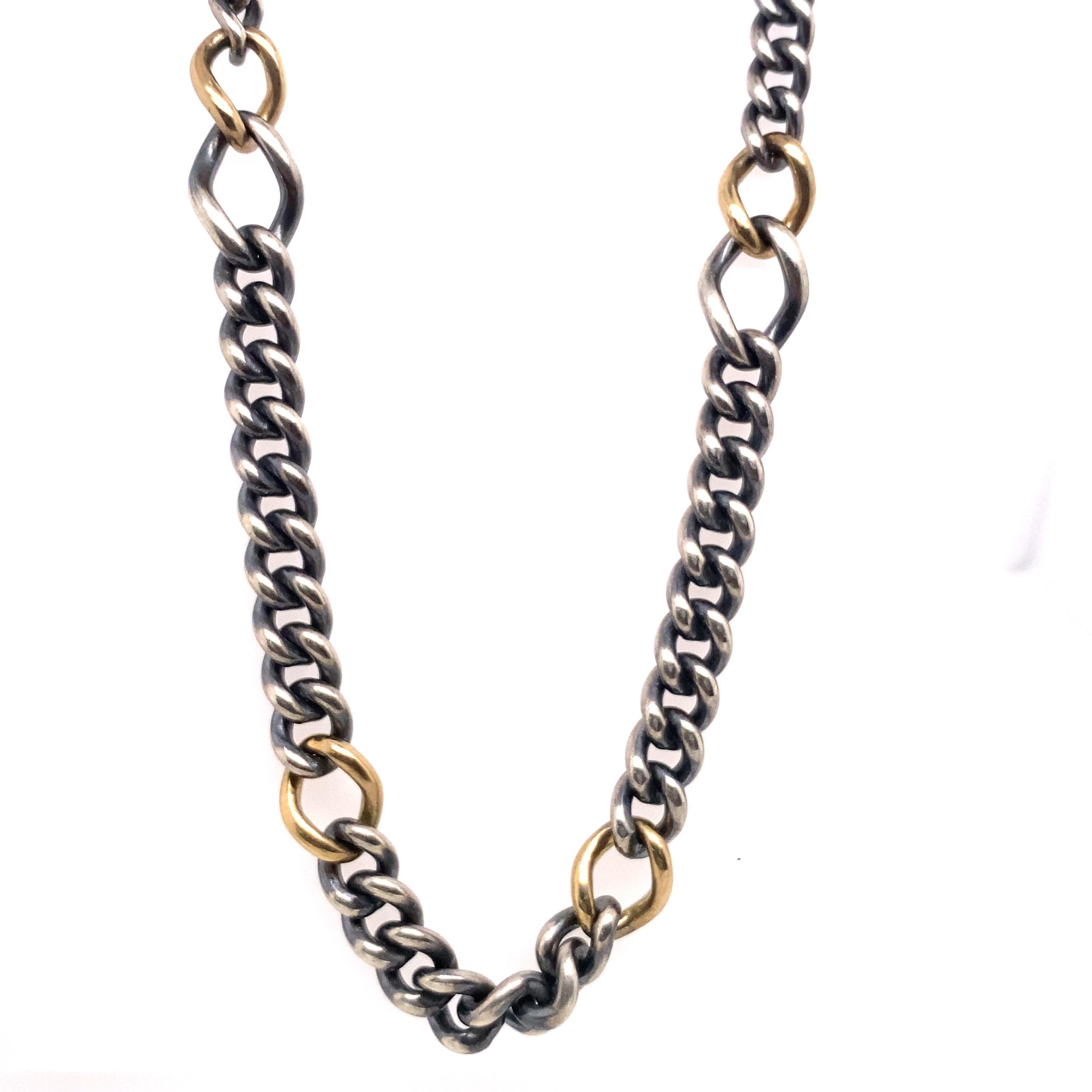Modern Hum 18ct Yellow Gold & Silver Curb Chain Necklace With Twist-Lock Closure For Sale