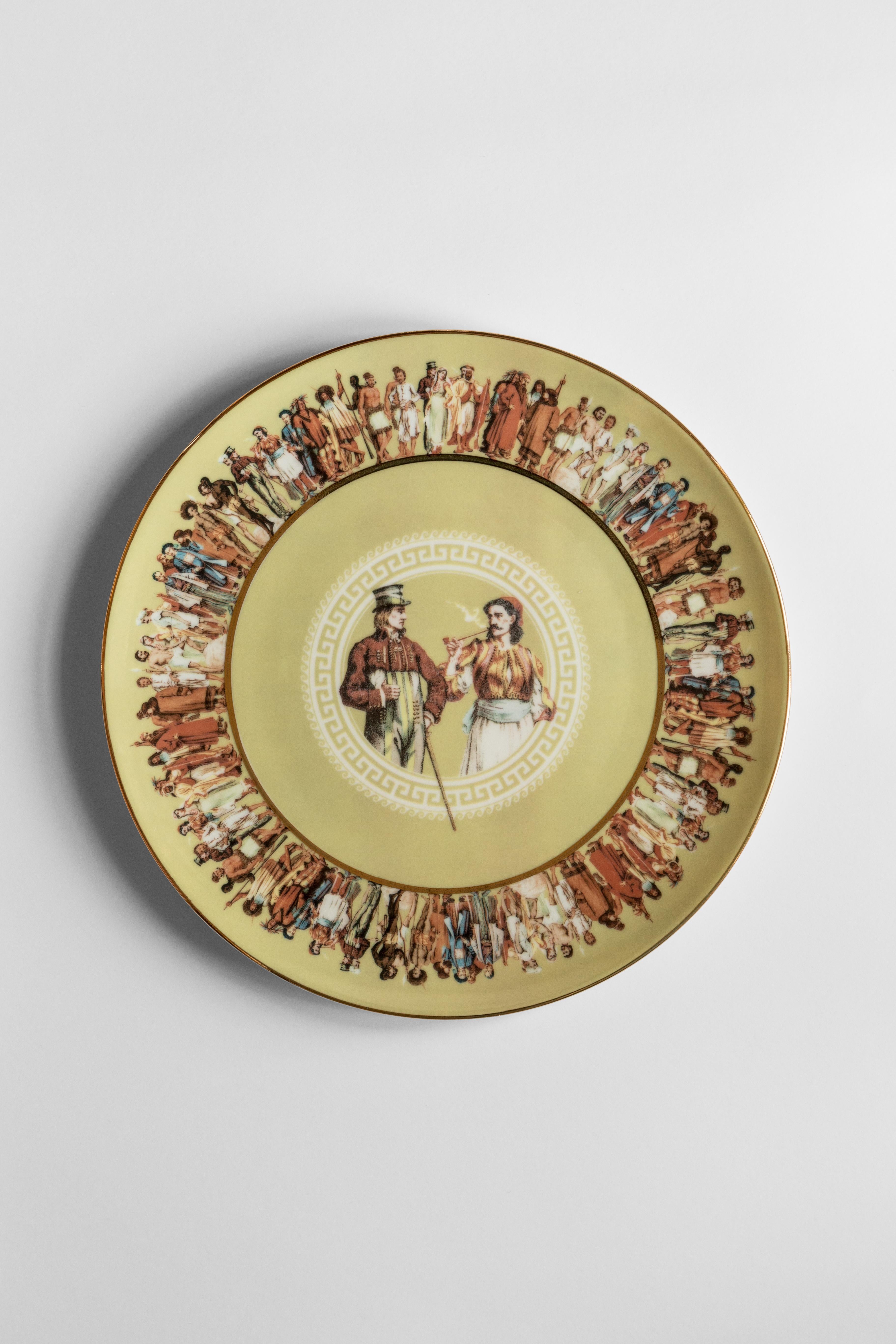Être humain:: six assiettes plates contemporaines en porcelaine avec motif décoratif en vente 1
