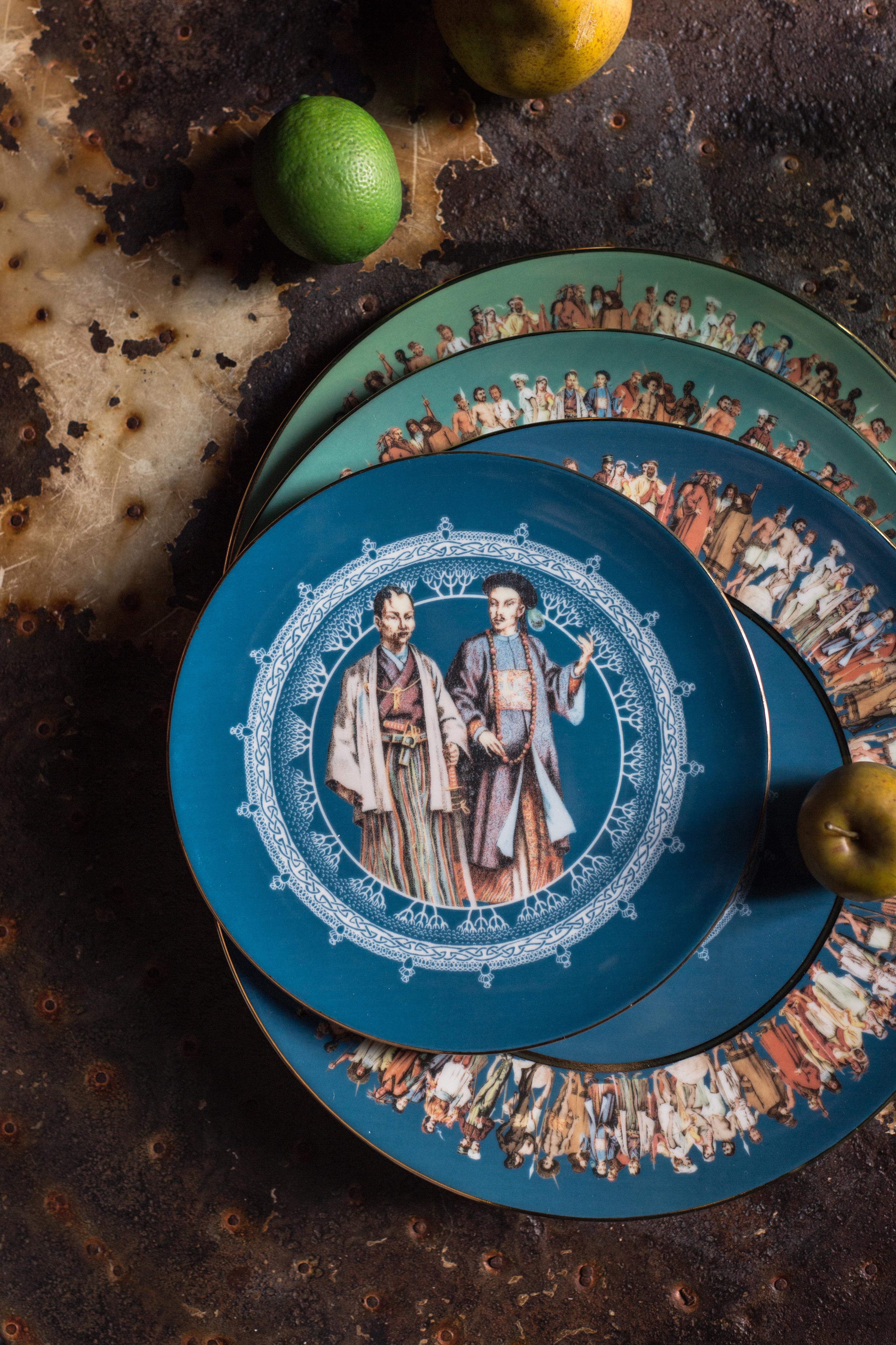 Être humain:: six assiettes plates contemporaines en porcelaine avec motif décoratif en vente 3