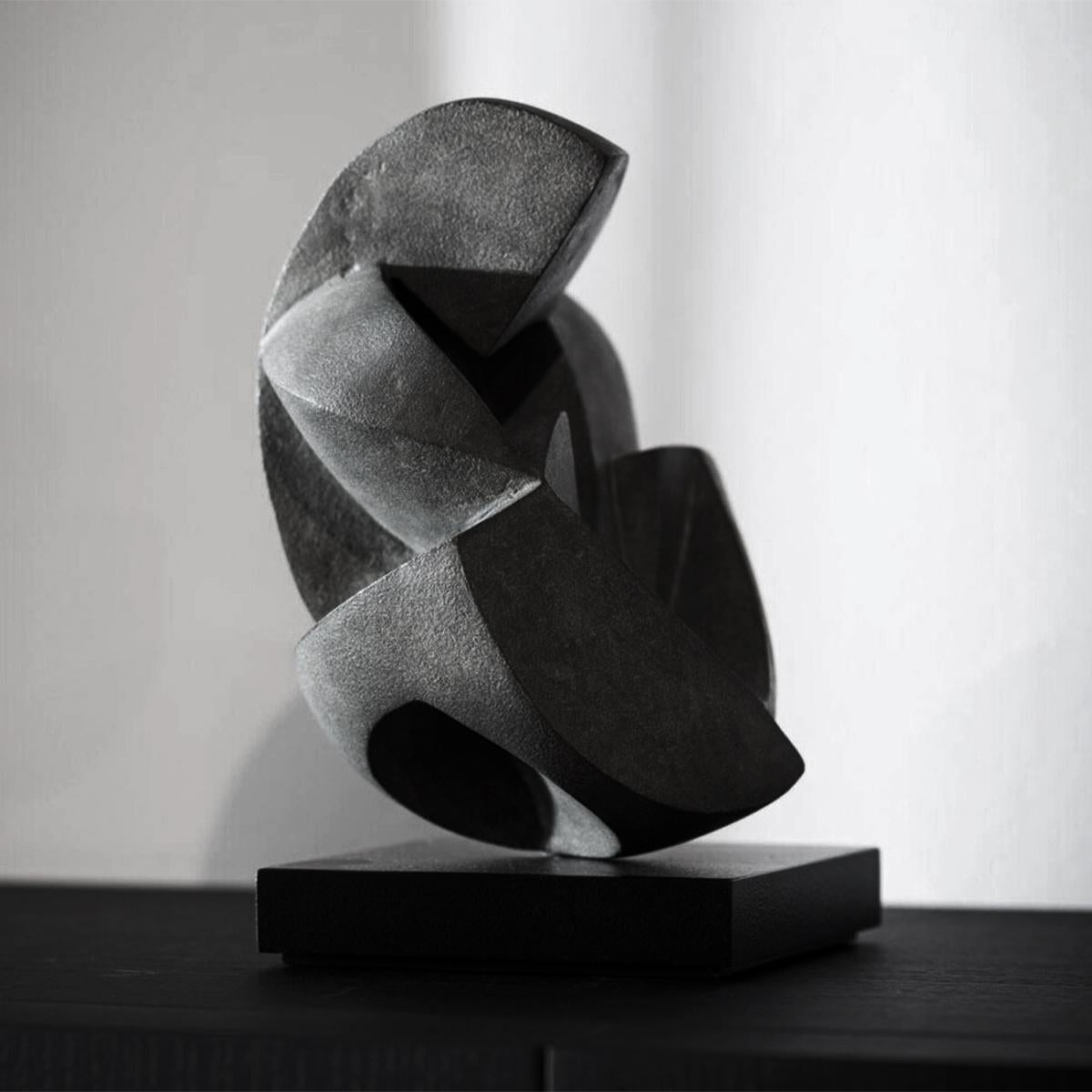 Amour humain - Sculpture en bronze noir Neuf - En vente à Paris, FR