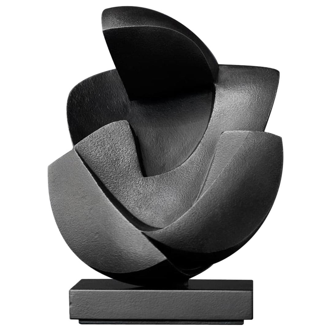 Amour humain - Sculpture en bronze noir