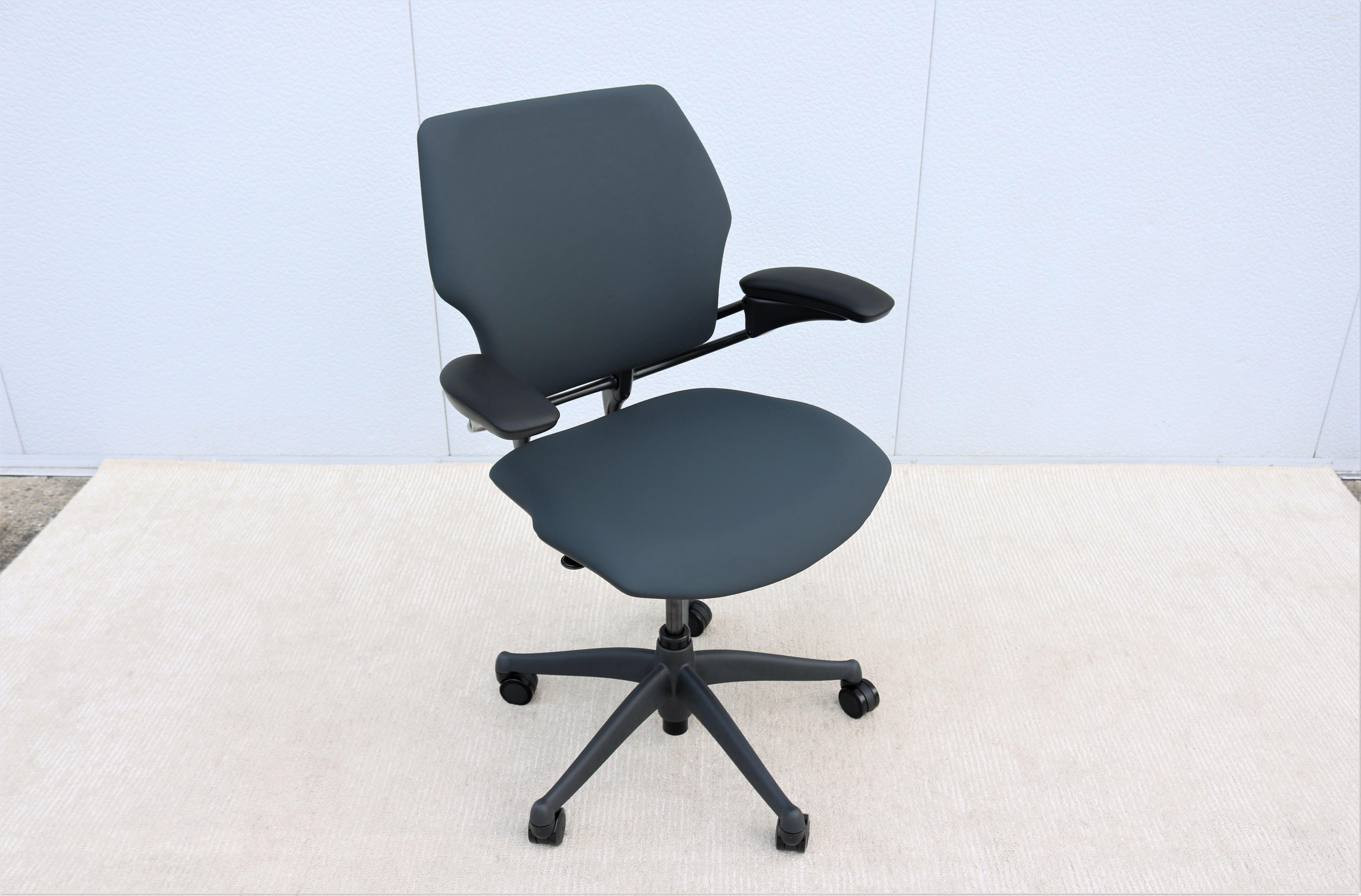 A winner of over 10 major design awards to date, the freedom chair has revolutionized the way people sit. 
It automatically adjusts to every user, designed to eliminate the need for manual controls.
With its sophisticated weight-sensitive