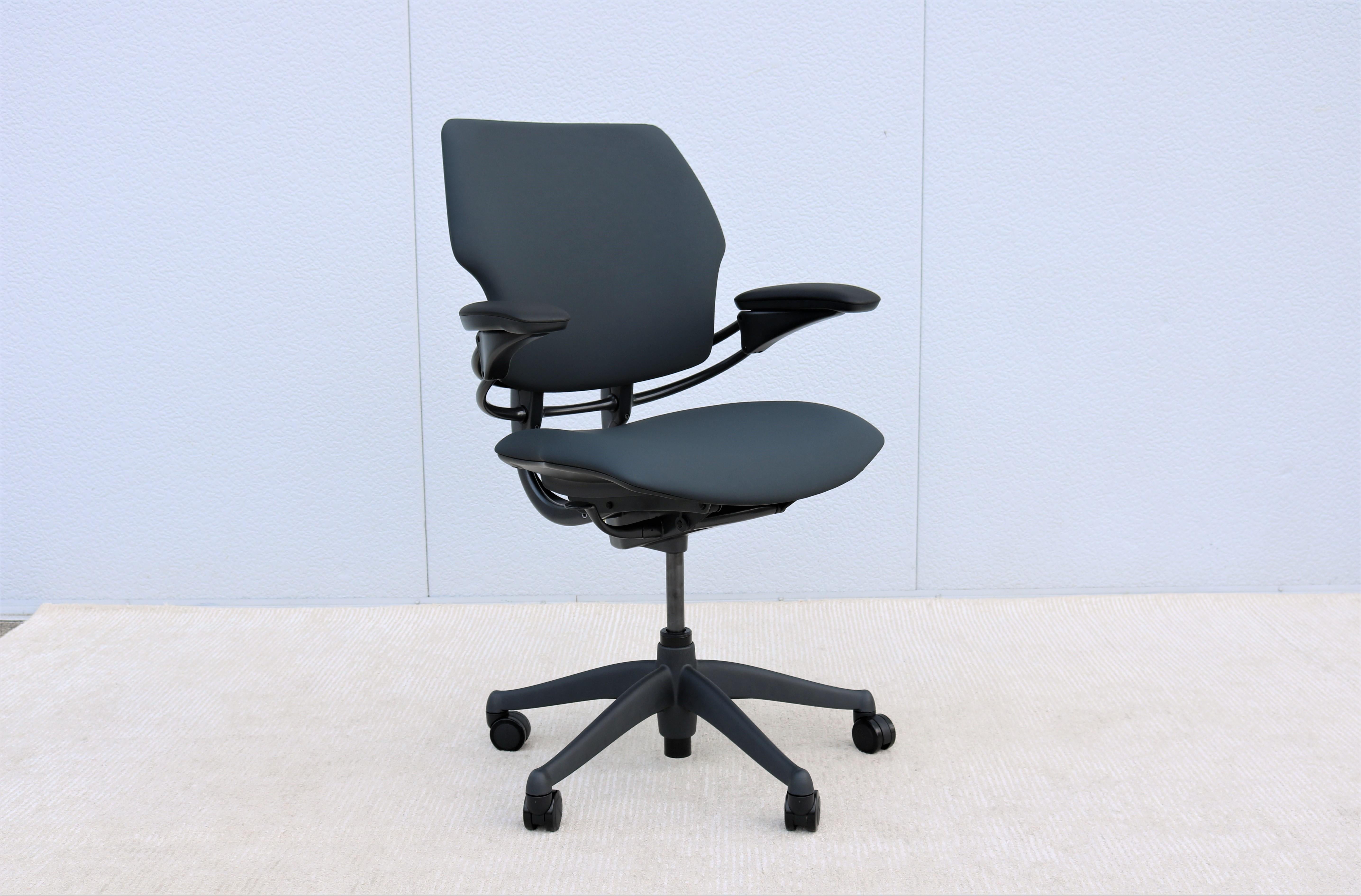 Moderne Chaise de bureau ergonomique Freedom Task à taille humaine, entièrement réglable, neuve dans sa boîte en vente