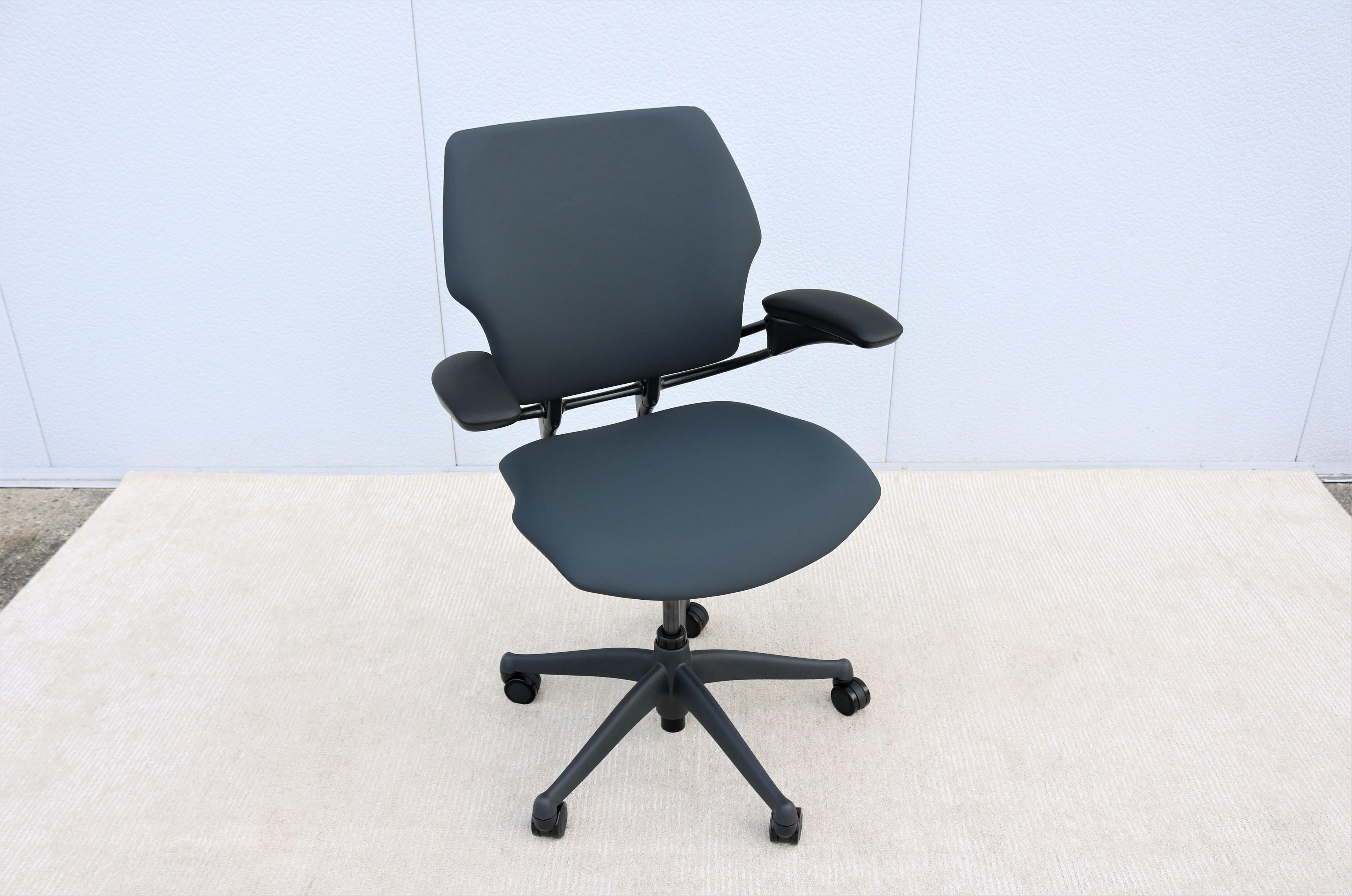 Américain Chaise de bureau ergonomique Freedom Task à taille humaine, entièrement réglable, neuve dans sa boîte en vente