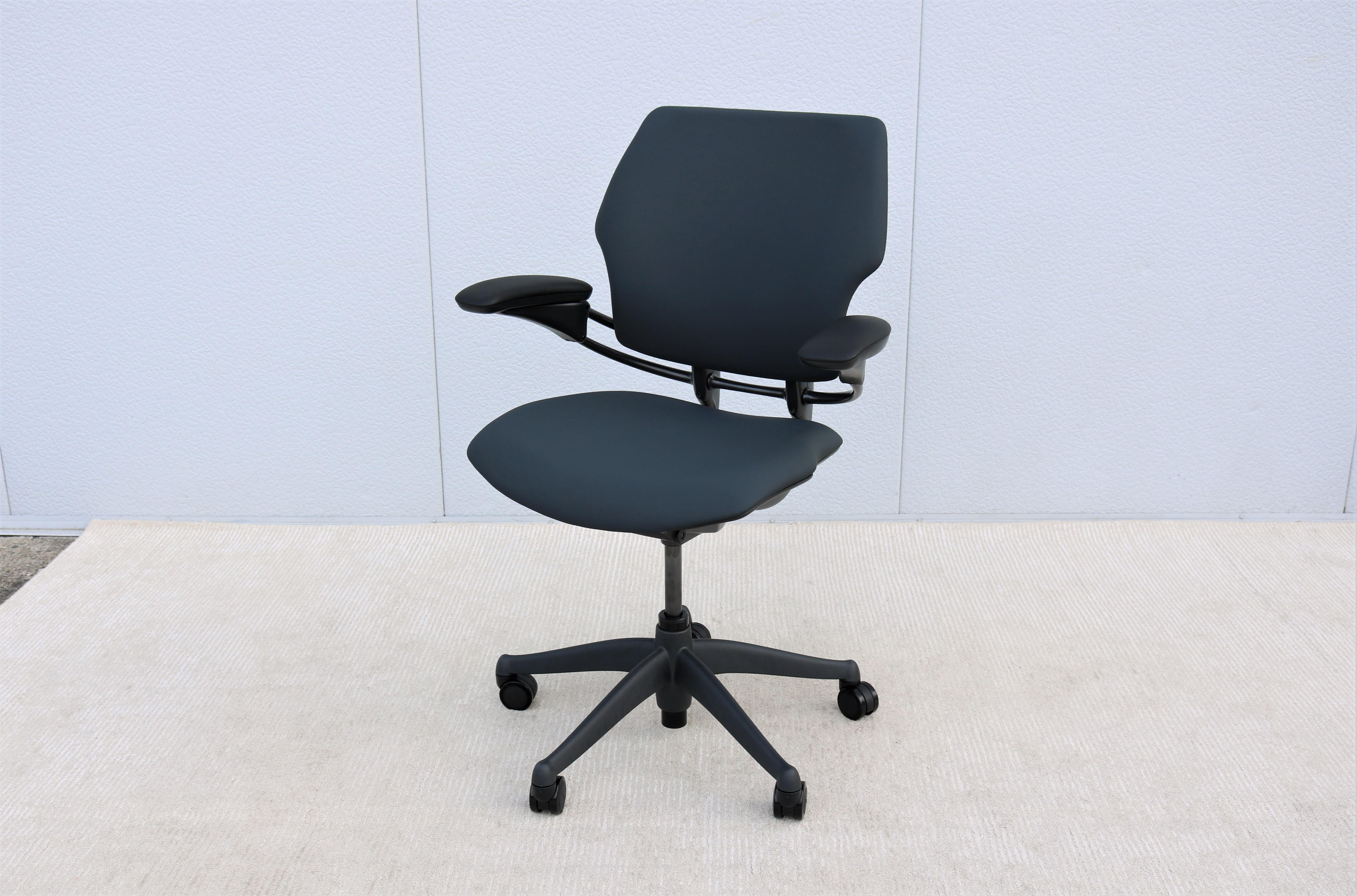 XXIe siècle et contemporain Chaise de bureau ergonomique Freedom Task à taille humaine, entièrement réglable, neuve dans sa boîte en vente