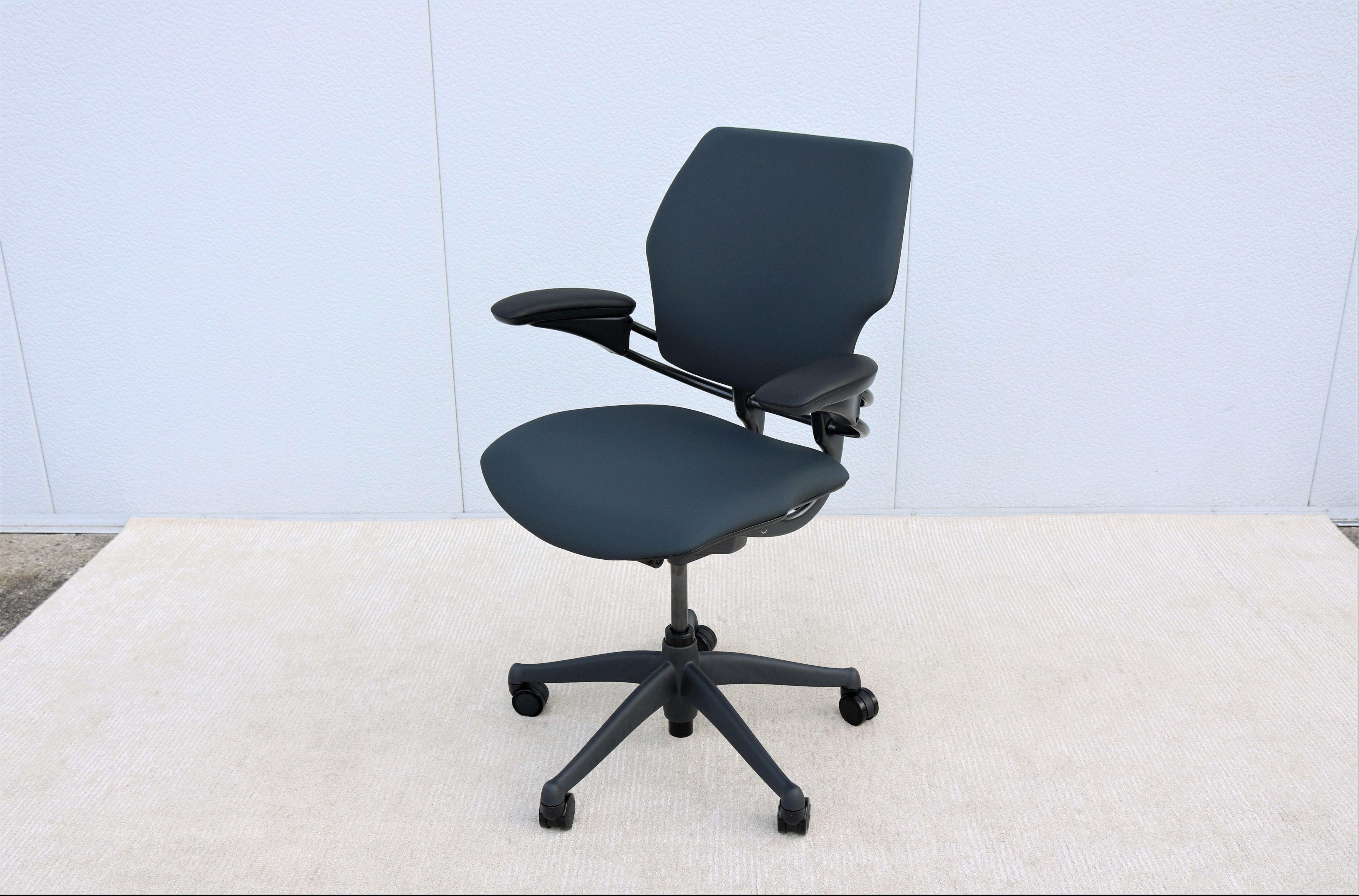 Acier Chaise de bureau ergonomique Freedom Task à taille humaine, entièrement réglable, neuve dans sa boîte en vente