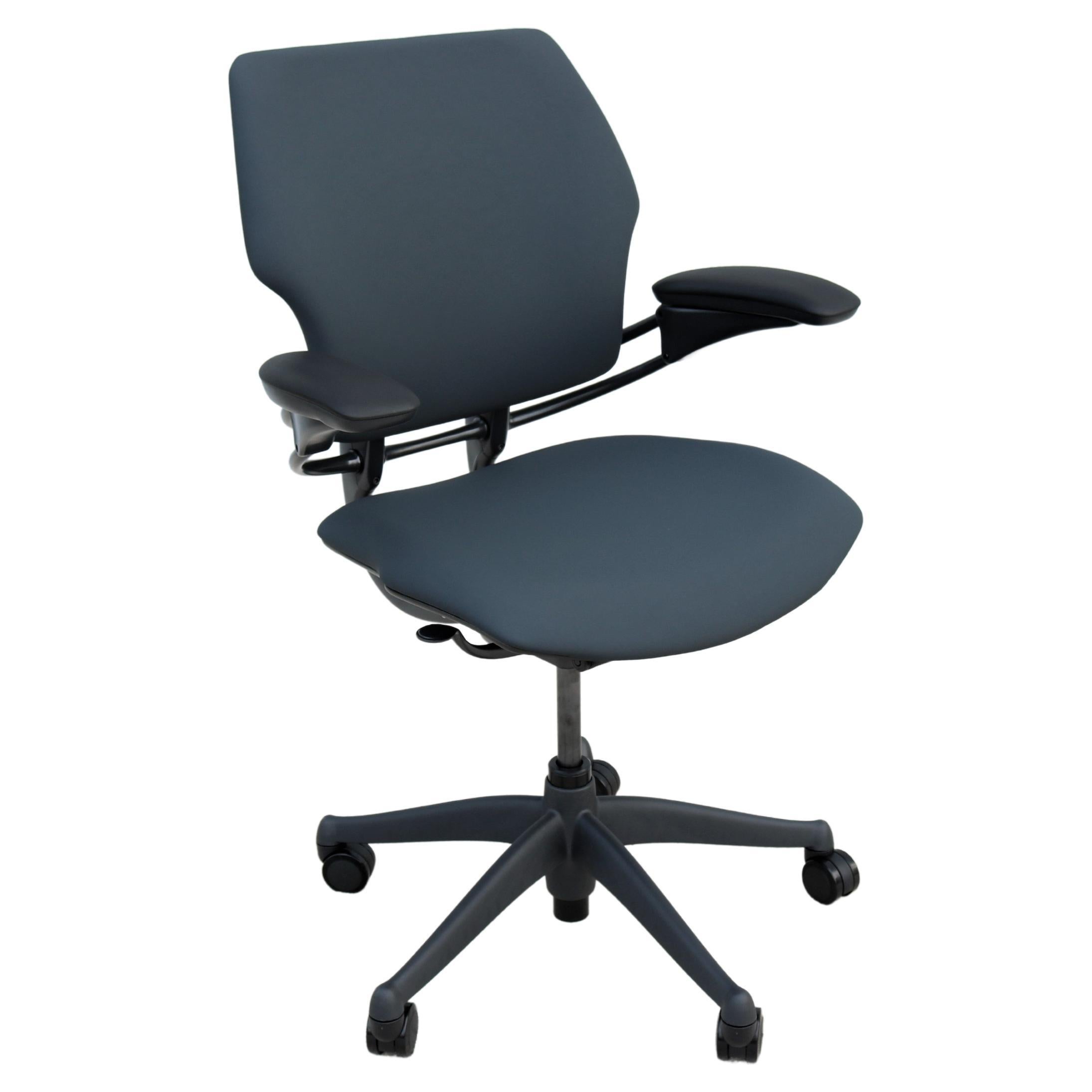 Chaise de bureau ergonomique Freedom Task à taille humaine, entièrement réglable, neuve dans sa boîte