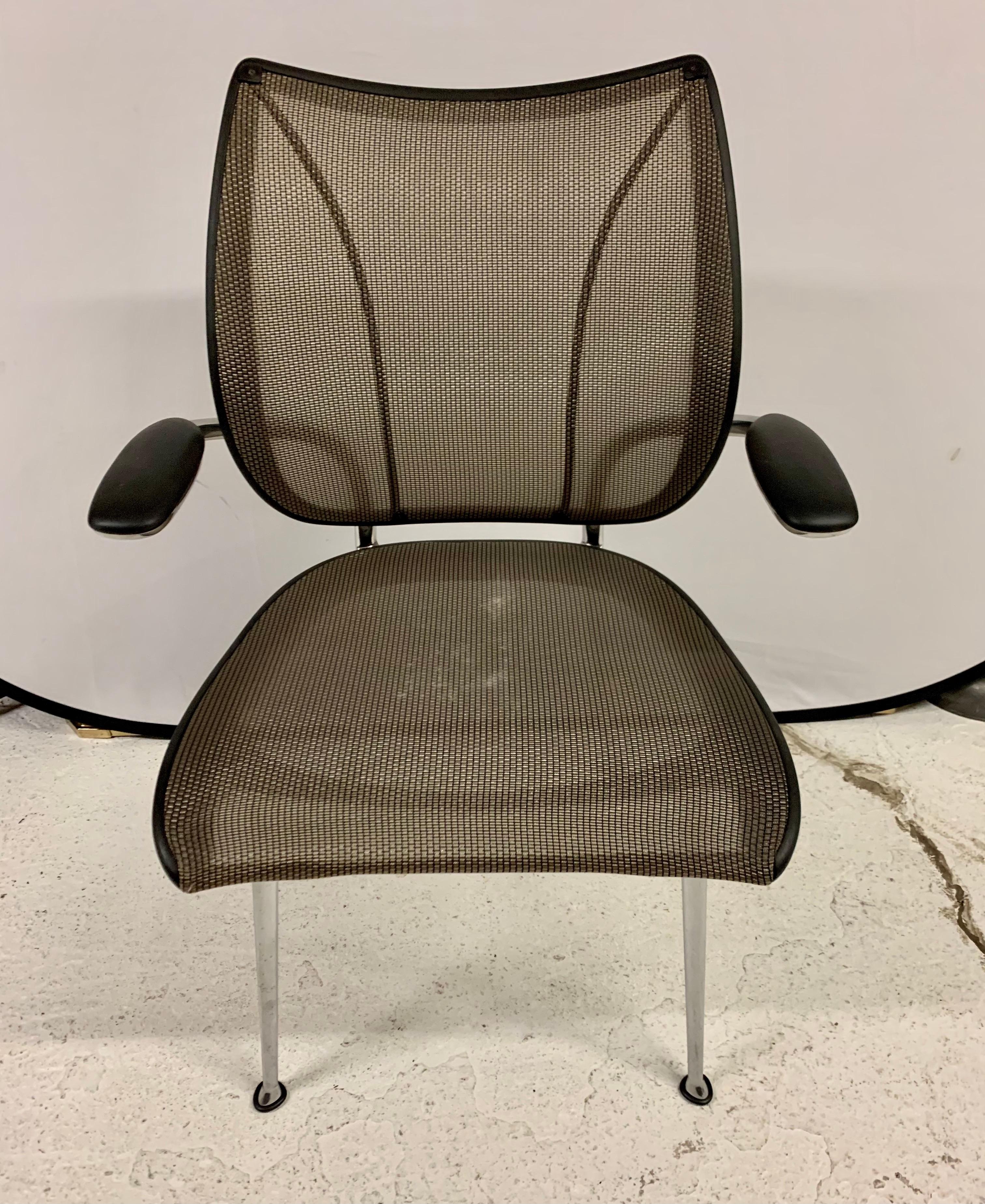 Iconic, Humanscale liberty side chair a best of NeoCon Gold Award winner offers beauty, performance and unprecedented. Designed to complement the styling and features of the Liberty task and conference chair the Humanscale liberty side chair
