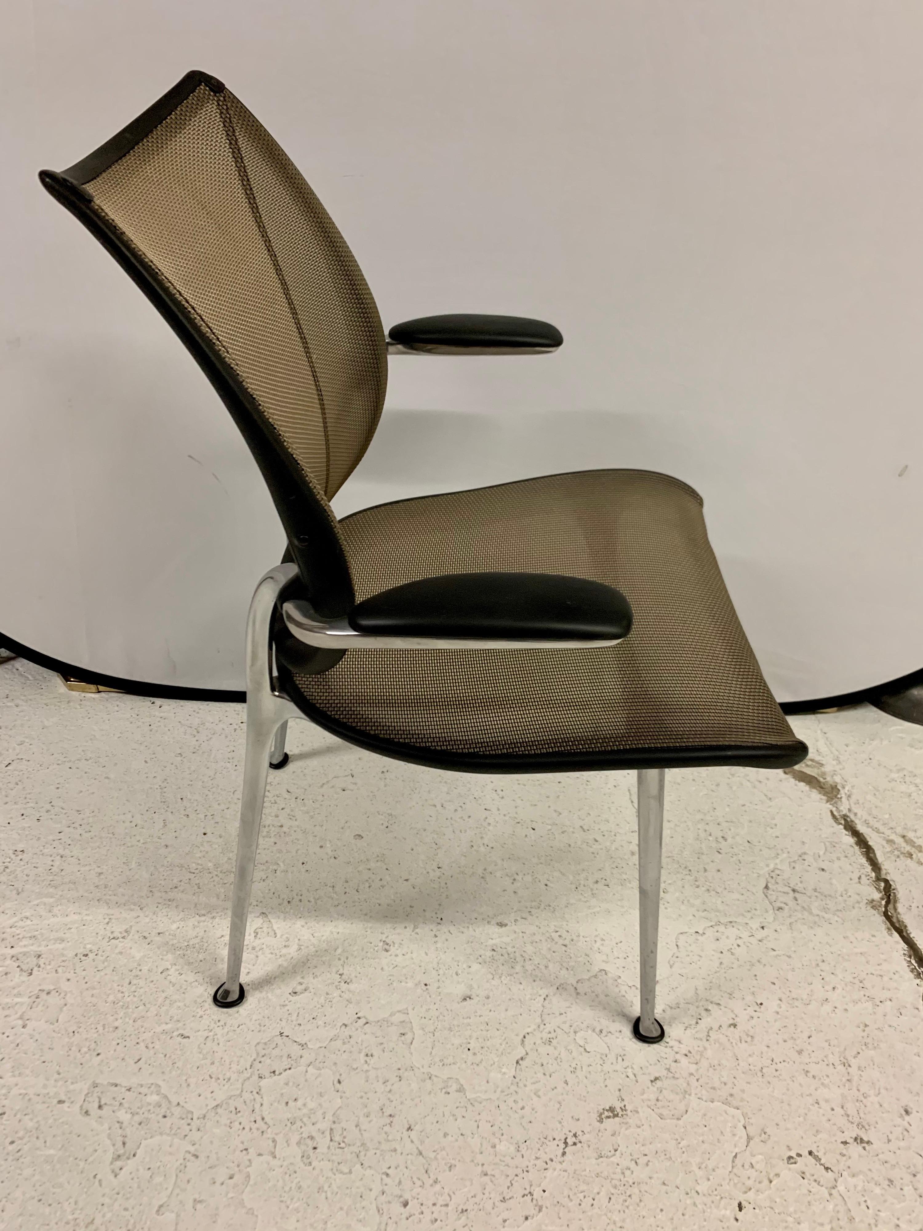 Humanscale Liberty Chair by Niels Diffrient Signed In Good Condition In West Hartford, CT
