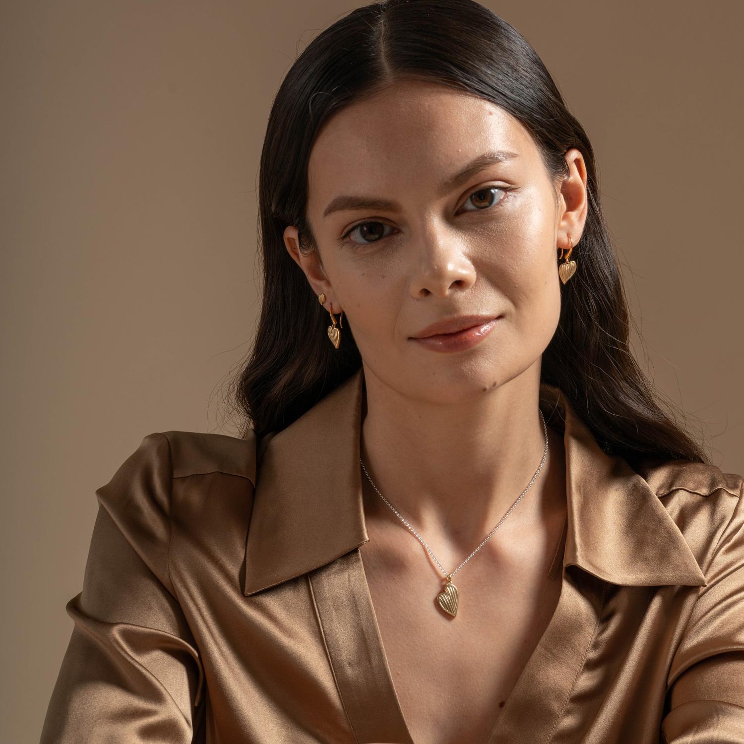 Orecchini a goccia a forma di cuore di Humbug in argento sterling In condizioni Nuovo in vendita a London, GB
