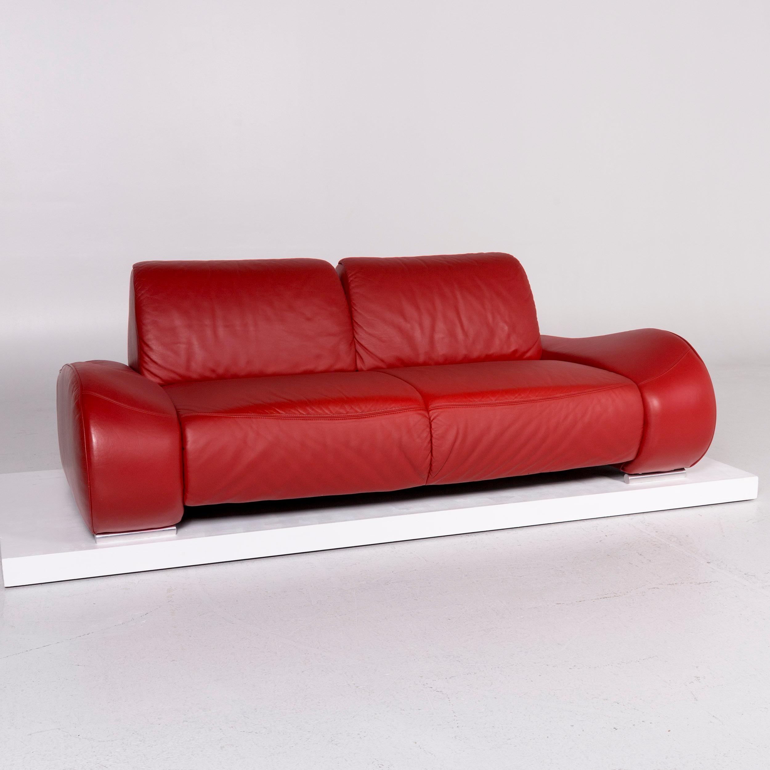 Wir präsentieren Ihnen ein Hummel Ledersofa rot Zweisitzer Funktionssofa.
 

Produktabmessungen in Zentimetern:
 

Tiefe 110
Breite 206
Höhe 74
Sitzhöhe 39
Resthöhe 48
Sitztiefe 47
Sitzbreite 145
Rückenhöhe 36.
   