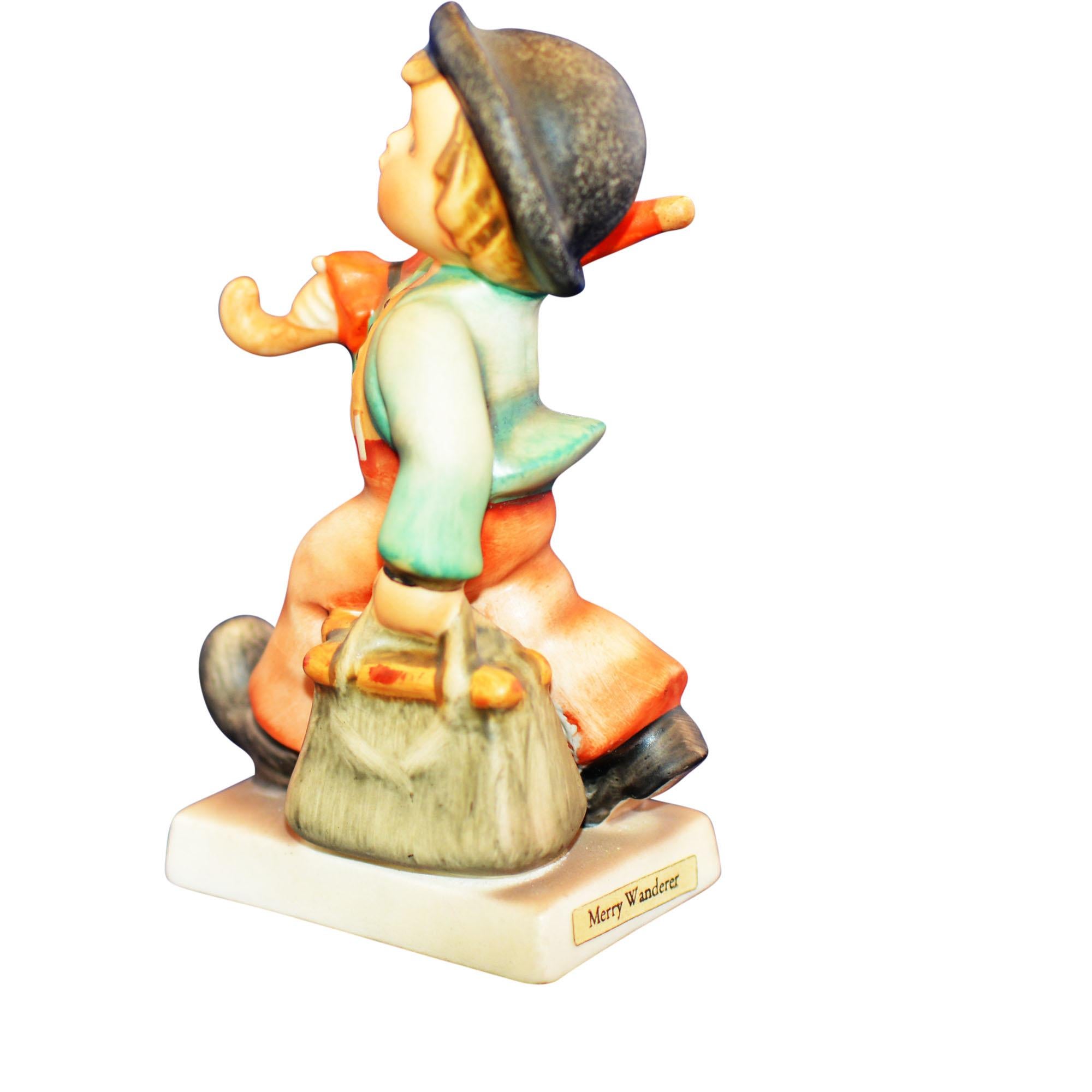 Hummel Merry Wanderer Figurine In Good Condition For Sale In Pataskala, OH