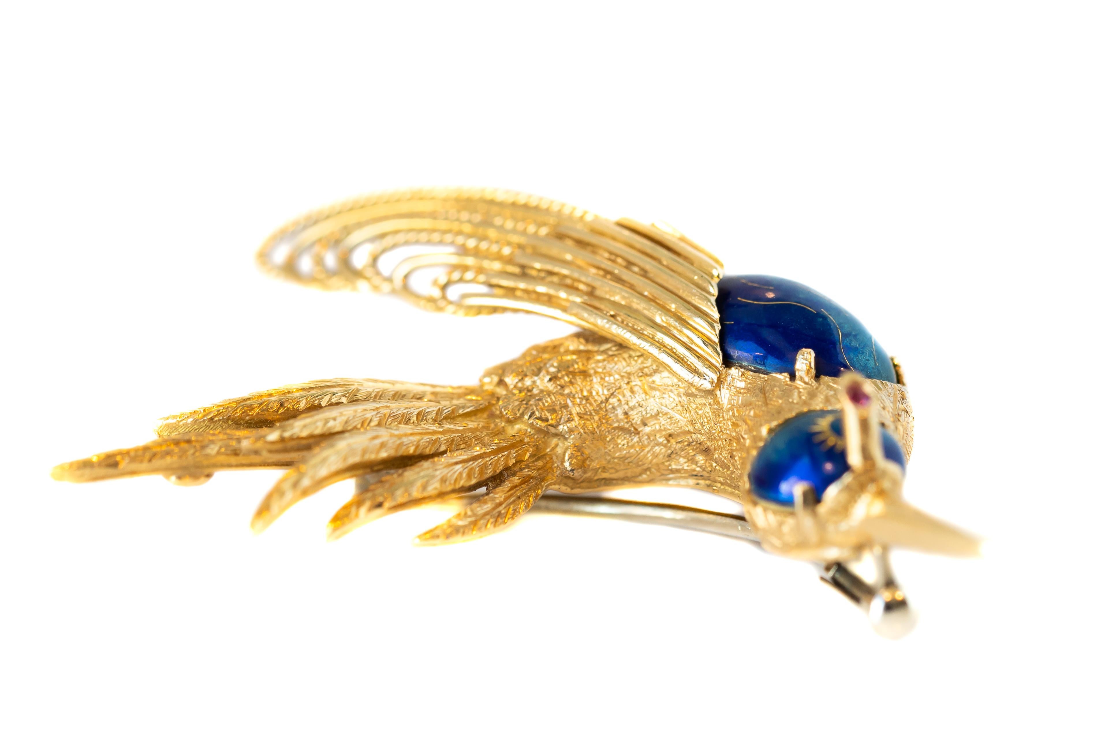 Round Cut Hummingbird Brooch in 18 Karat Yellow Gold and Enamel