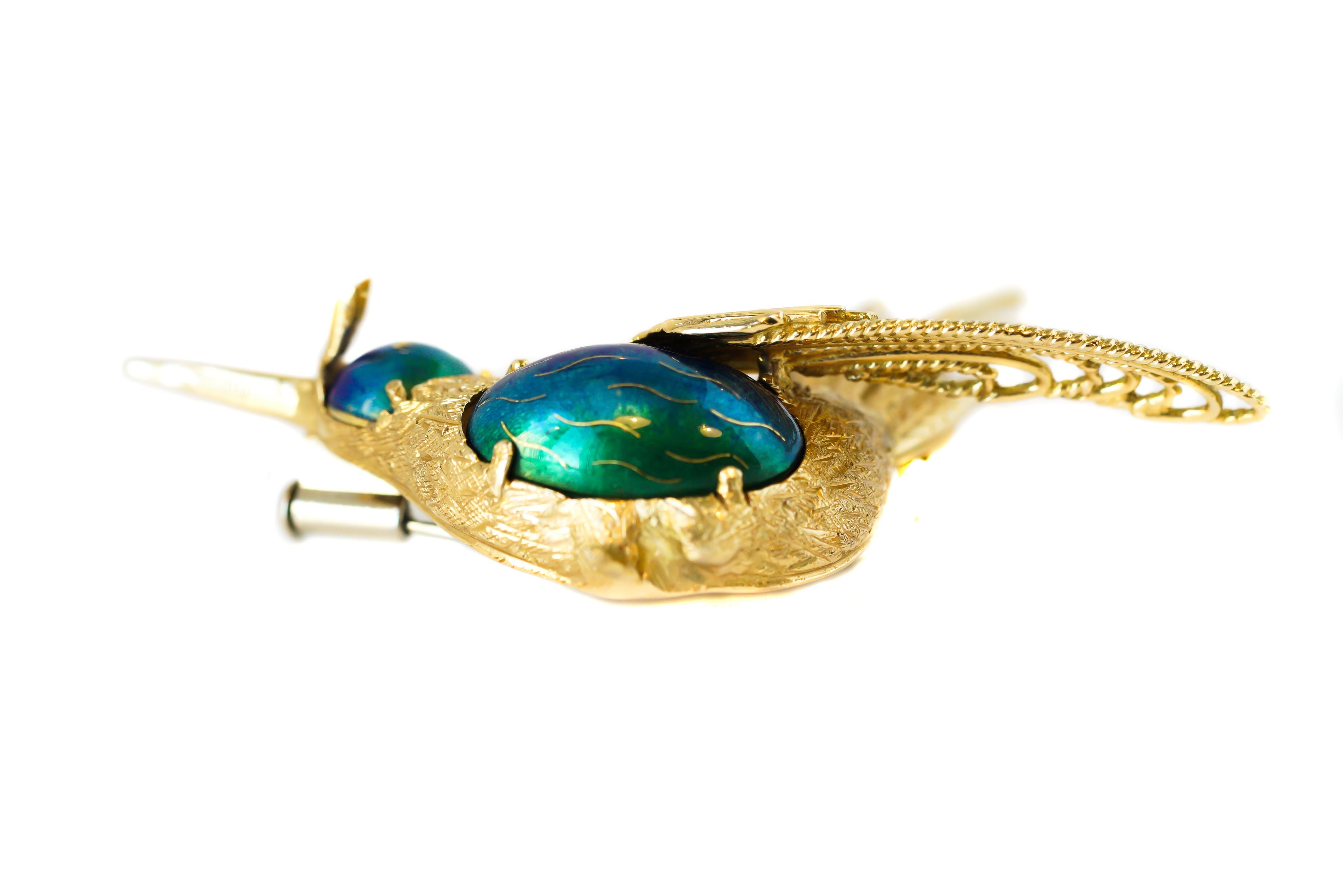 Hummingbird Brooch in 18 Karat Yellow Gold and Enamel In Excellent Condition In Atlanta, GA