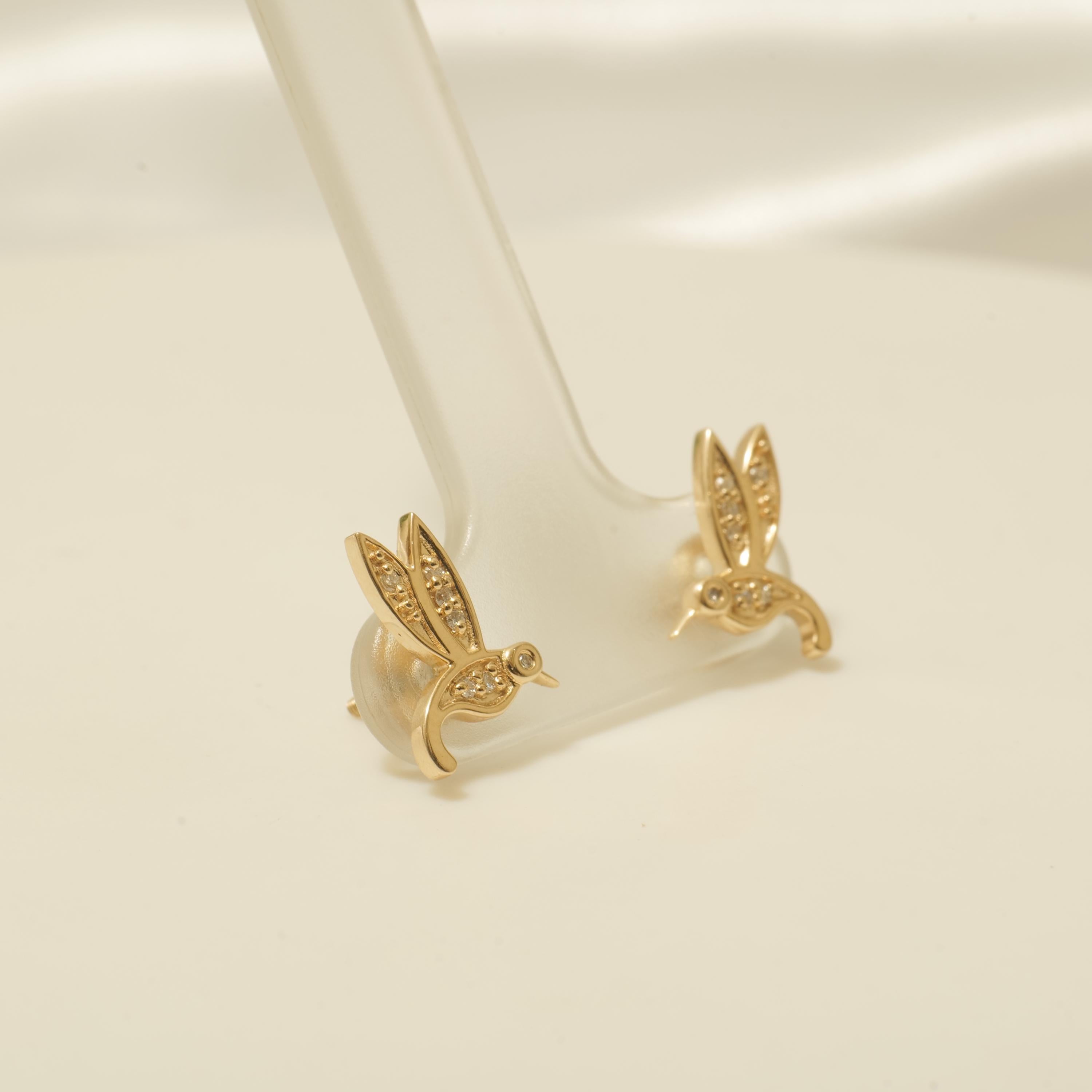 Pendientes infantiles de oro macizo de 14 quilates con diamantes colibrí (certificados) en Nuevo estado para la venta en New Delhi, DL