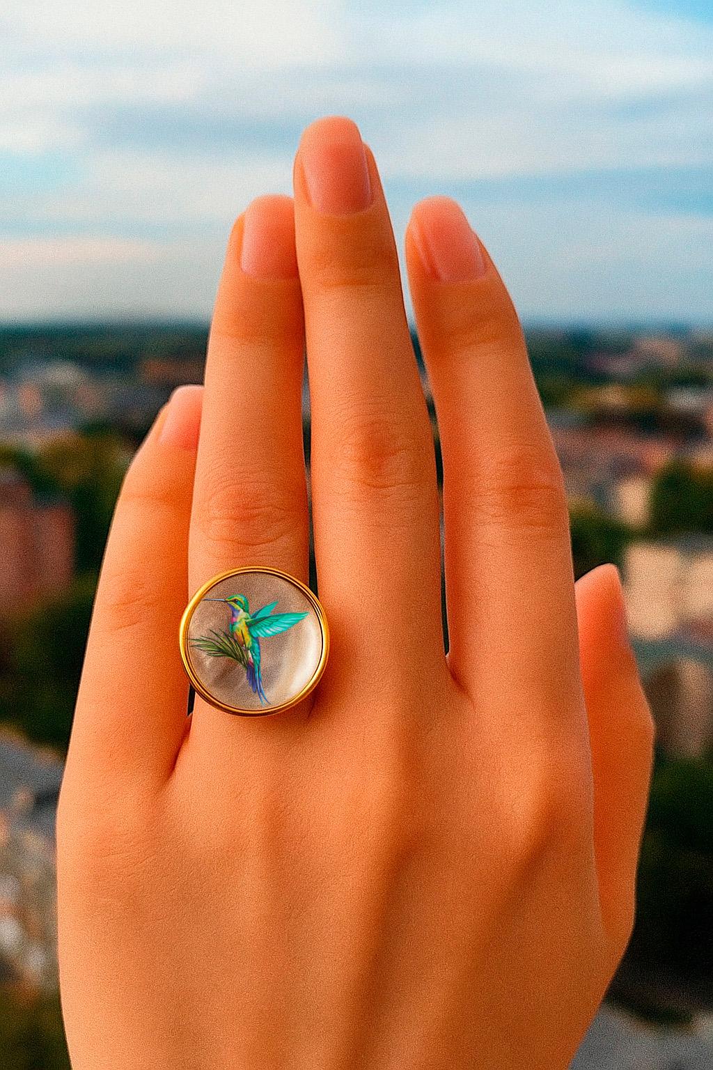Hummingbird Painted Cameo Mother of pearl ring, Personalized Ring In New Condition For Sale In Istanbul, TR