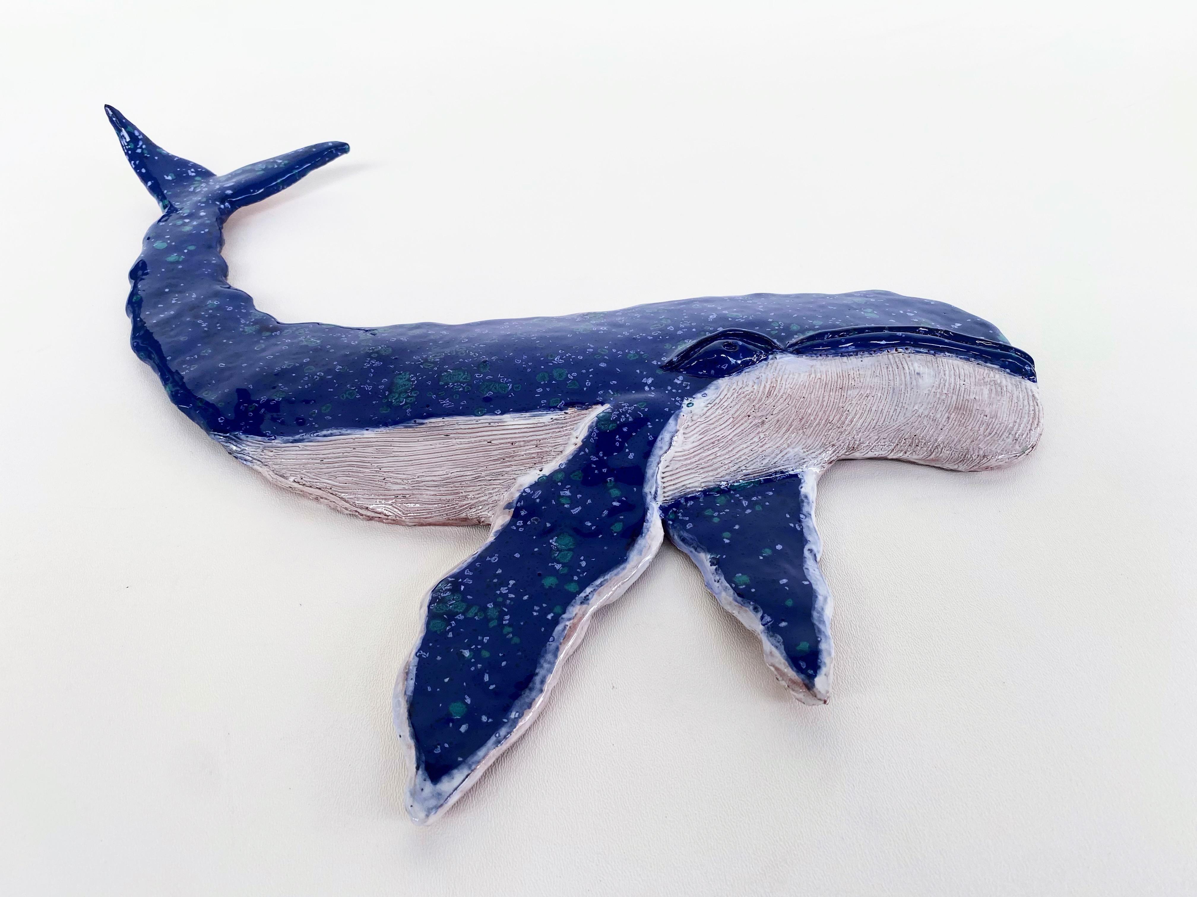 Baleine à bosse Sculpture murale en céramique faite à la main par l'artiste Rexx Fischer

La vente porte sur une sculpture en céramique émaillée réalisée à la main. Il s'agit d'une pièce unique signée et datée de 2024.  Cette sculpture artisanale a