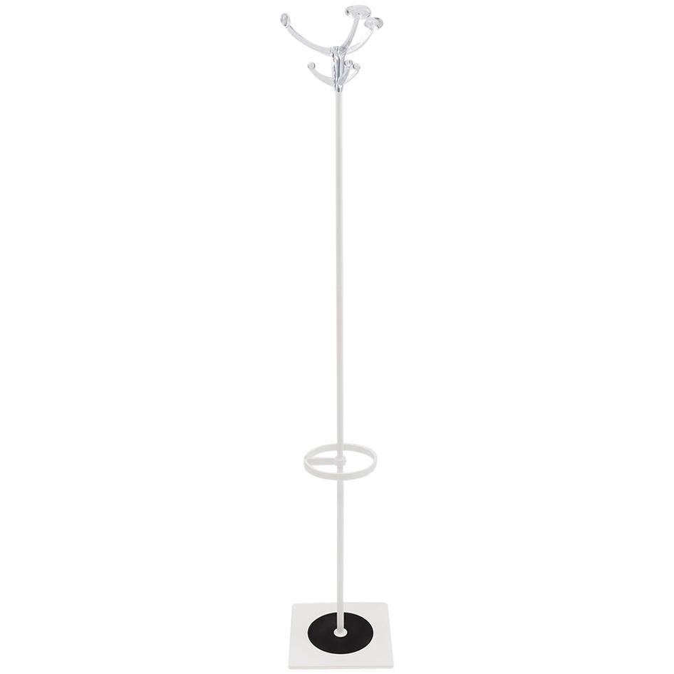 Humphrey basic portaombrelli is a series of coat and umbrella stands. The powder-coated steel stem of the coat stand is inserted into the ring that serves to contain the umbrellas and is fixed to a square base with a round neoprene protective mat.