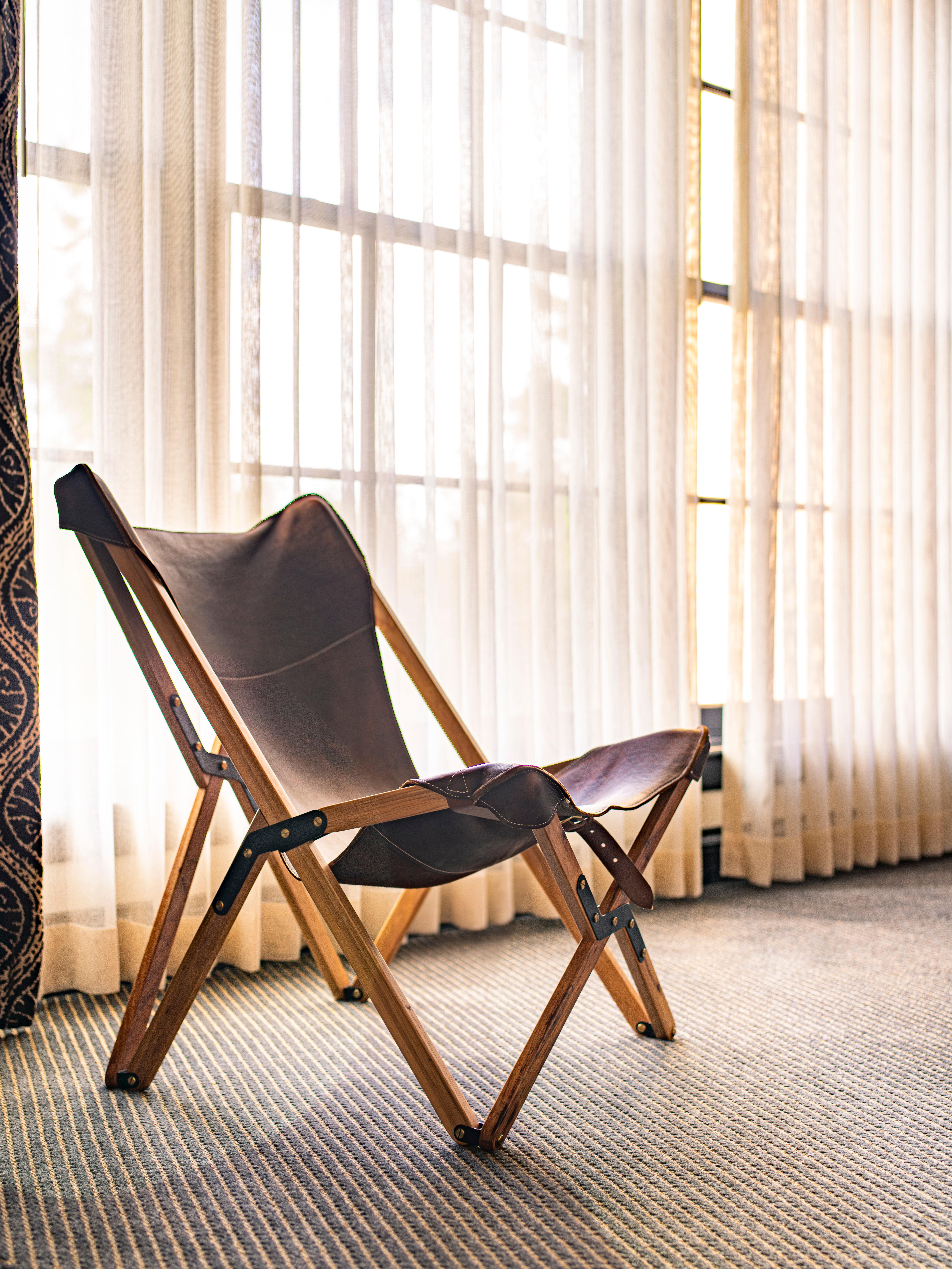 American Humphrey Chair, Pecan Wood and Leather Folding Chair 'Blue' For Sale