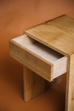 Hundert's English Oak Side Table (PATTERN ON RIGHT FACING SIDE)