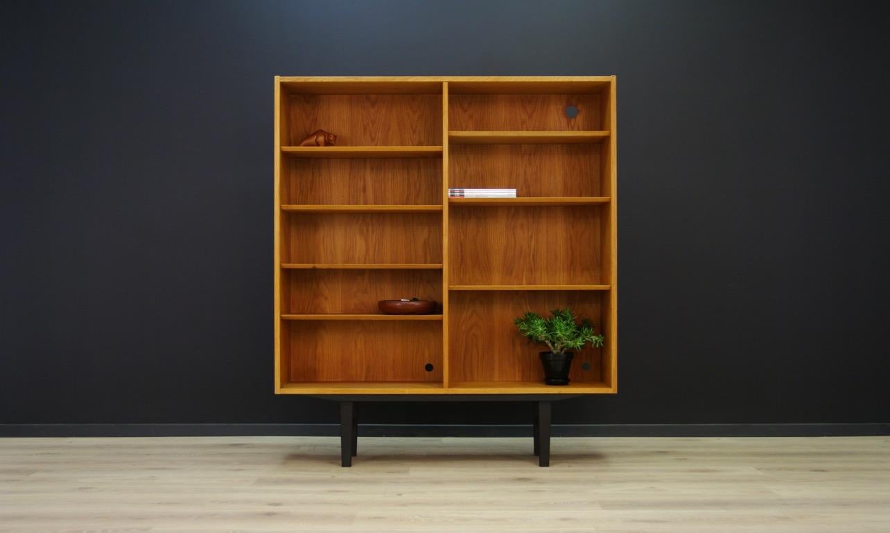 Classic bookcase - library from the 1960s-1970s, Minimalist form - Danish design. The surface is covered with ash veneer. Produced in Hundevad & Co manufactory. Numerous shelves with the possibility of adjustment. Additional cable holes. Preserved