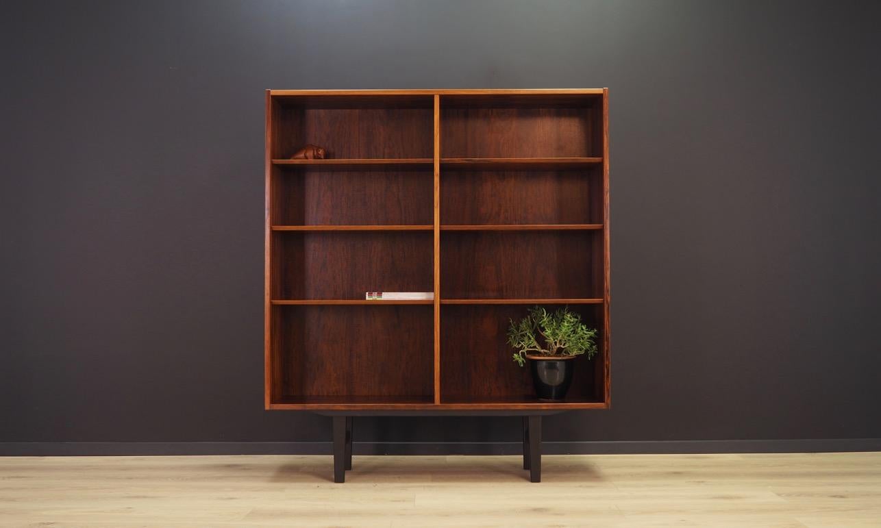 Brilliant bookcase - library from the 1960s-1970s. Scandinavian design - Minimalist form. Manufactured by Hundevad & Co. Furniture finished with rosewood veneer. Shelves with adjustable height. Maintained in good condition (minor bruises and