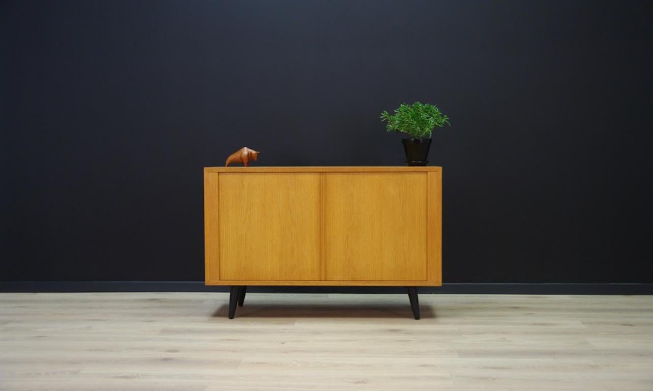 A Classic cabinet from the 1960s-1970s - a Minimalist form designed by Poul Hundevad, produced in the Hundevad & Co. manufactory. Finished with ash veneer. Adjustable shelves behind sliding doors. Preserved in good condition (small dings and