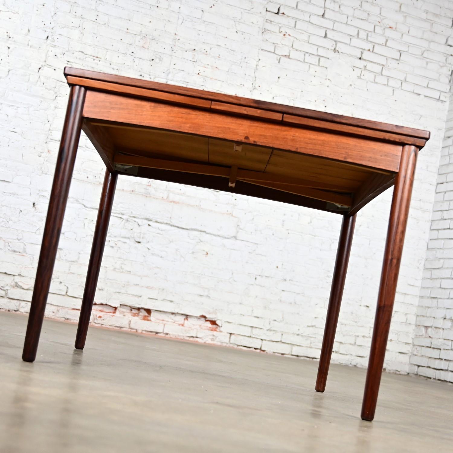 20th Century Hundevad Carlo Jensen Scandinavian Mod Expanding Flip Top Rosewood Dining Table