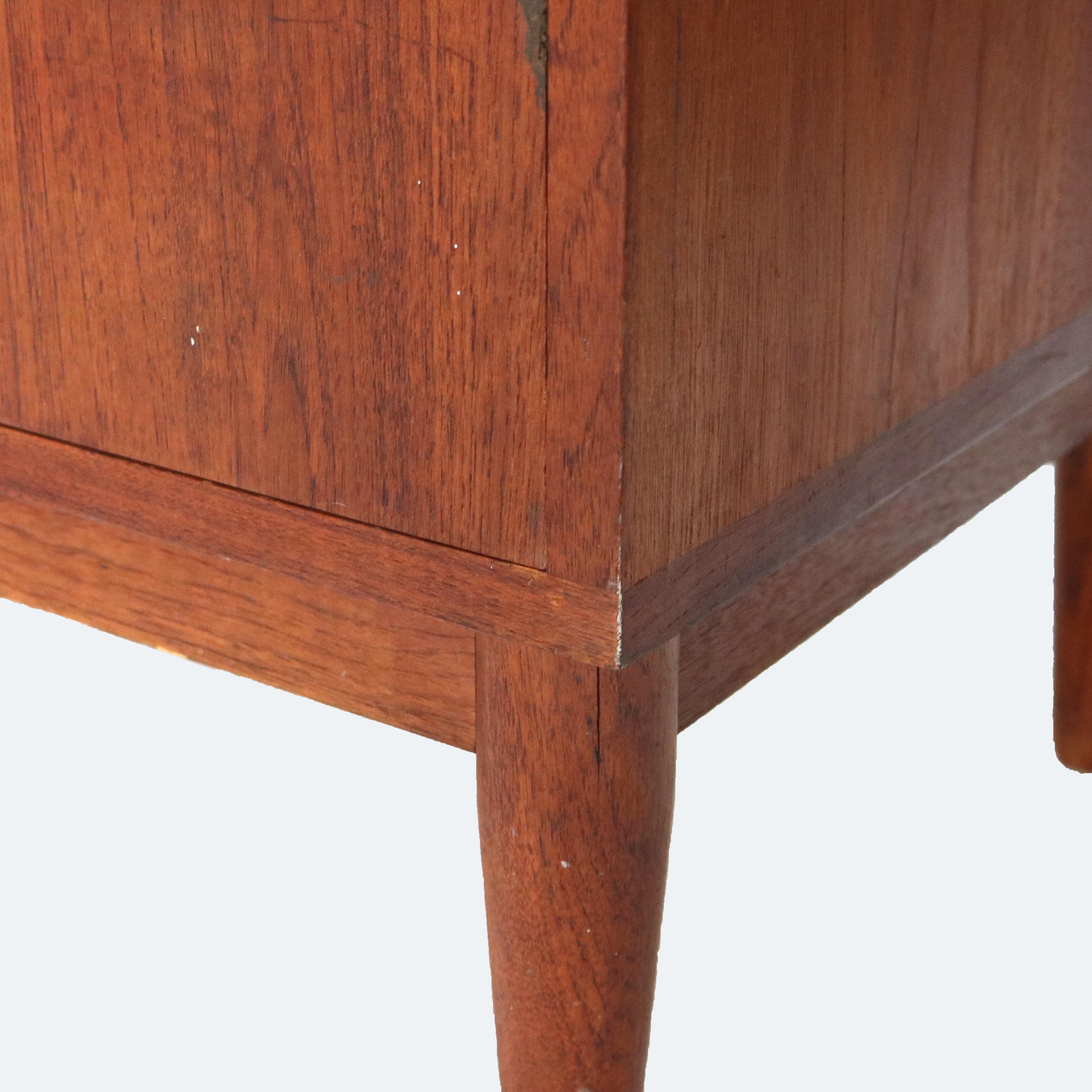 Danese Hundevad, armadio danese in legno di teak della metà del secolo scorso, C1960 in vendita