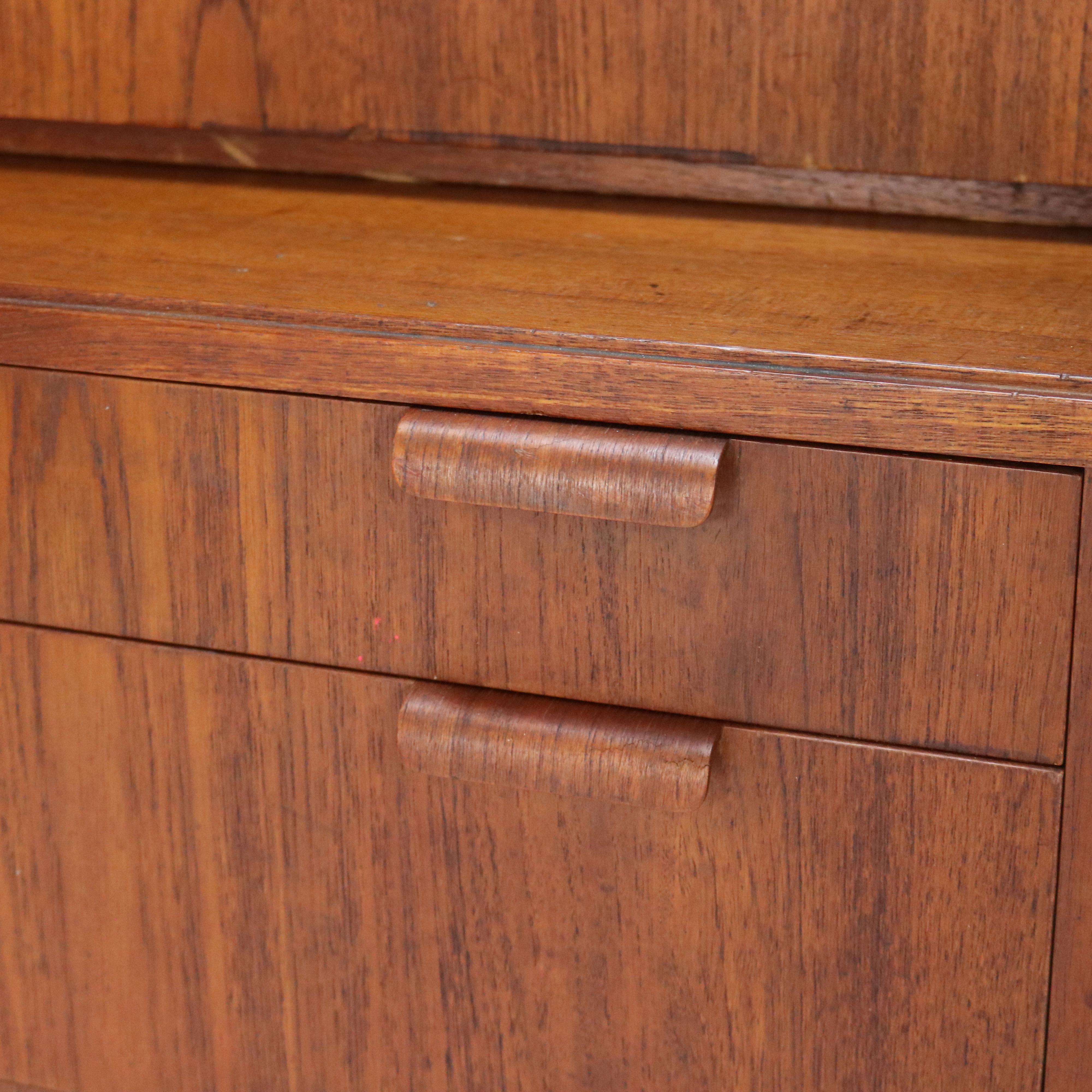 Teak Hundevad, armadio danese in legno di teak della metà del secolo scorso, C1960 in vendita