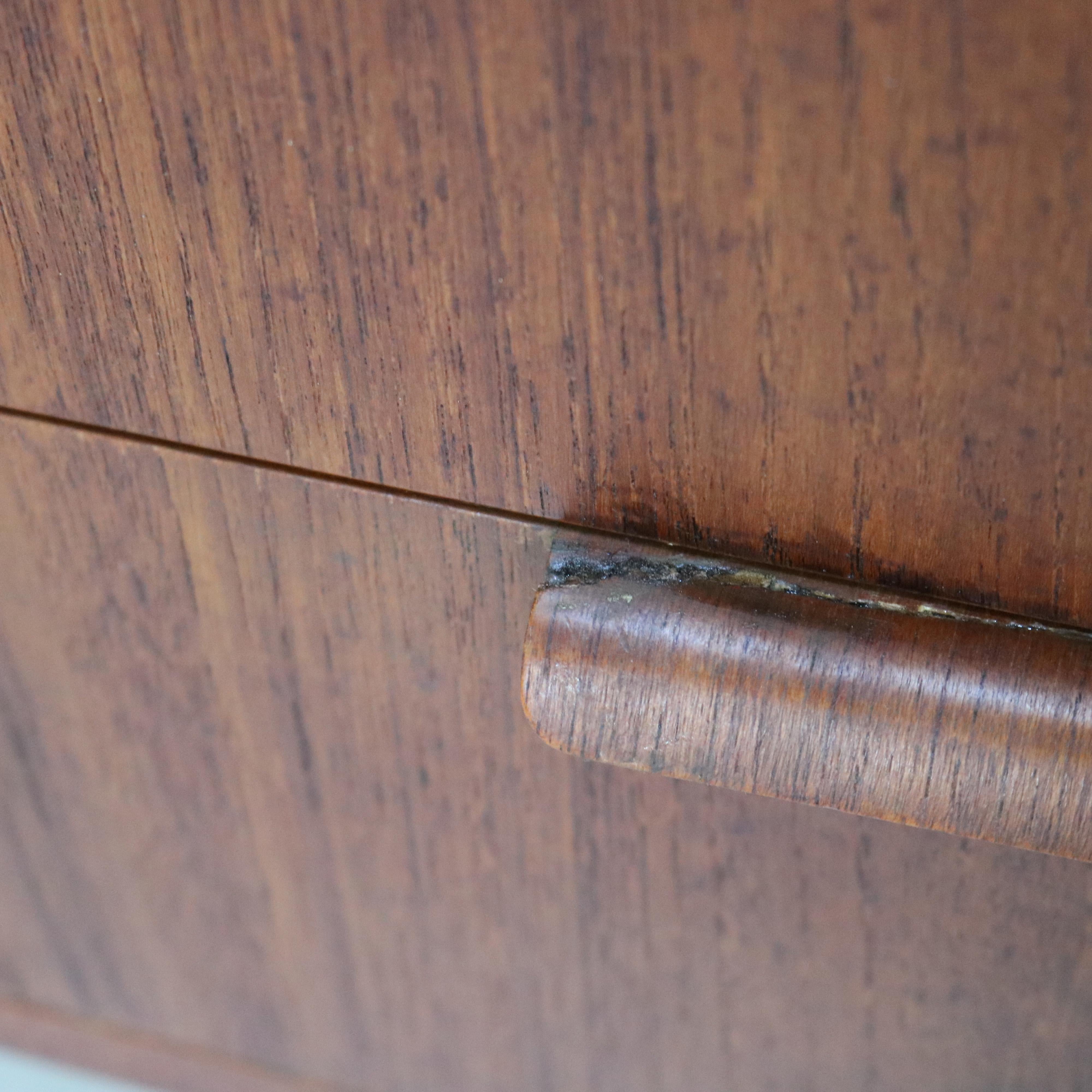 Hundevad, armadio danese in legno di teak della metà del secolo scorso, C1960 in vendita 1