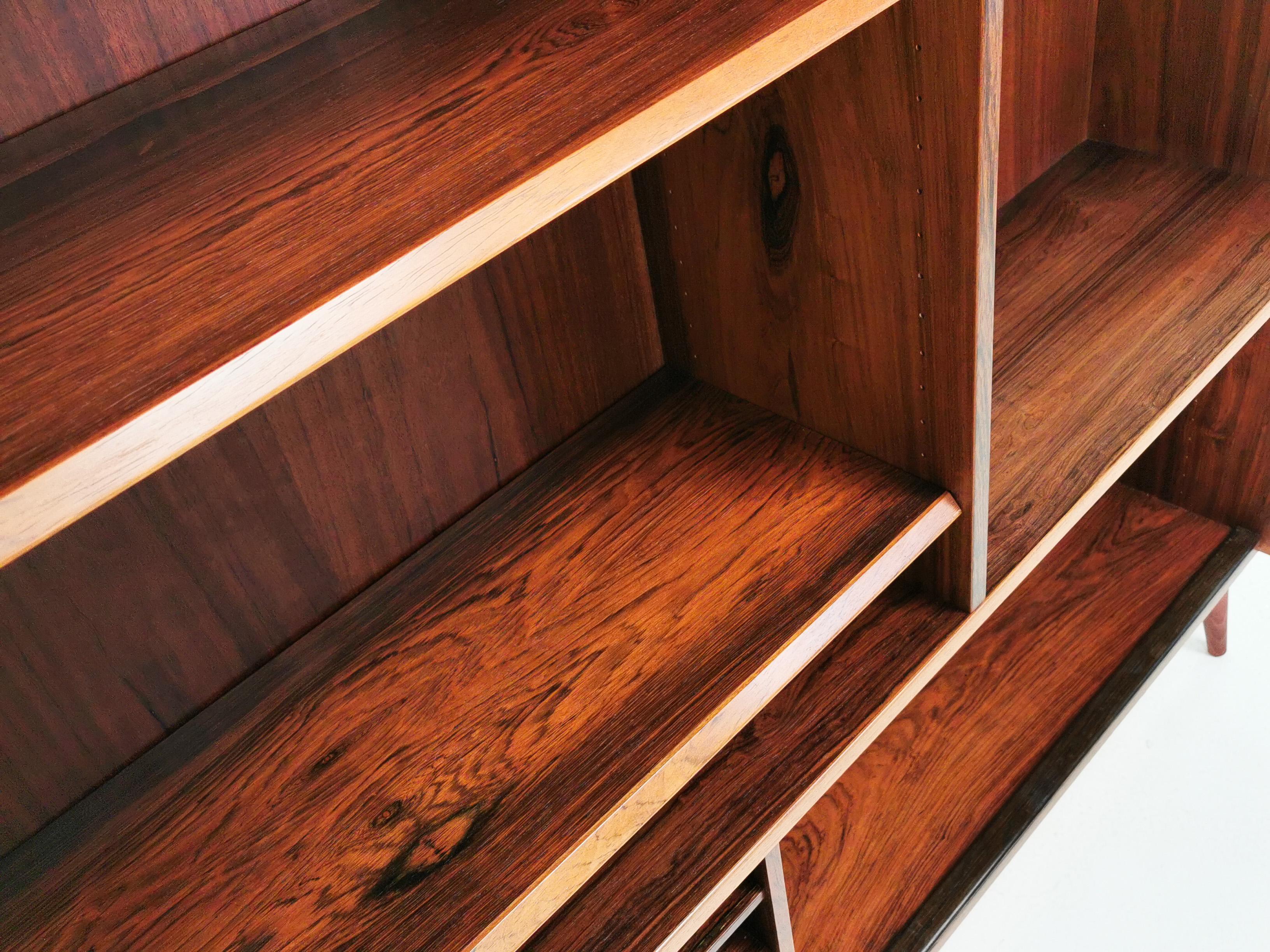 Rosewood bookcase

A well detailed rosewood bookcase from the mid-century, circa 1970.

Manufactured by Hundevad and stamped by the maker to the rear. 

We have raised the bookcase on splayed solid timber legs to give more impact. The shelves