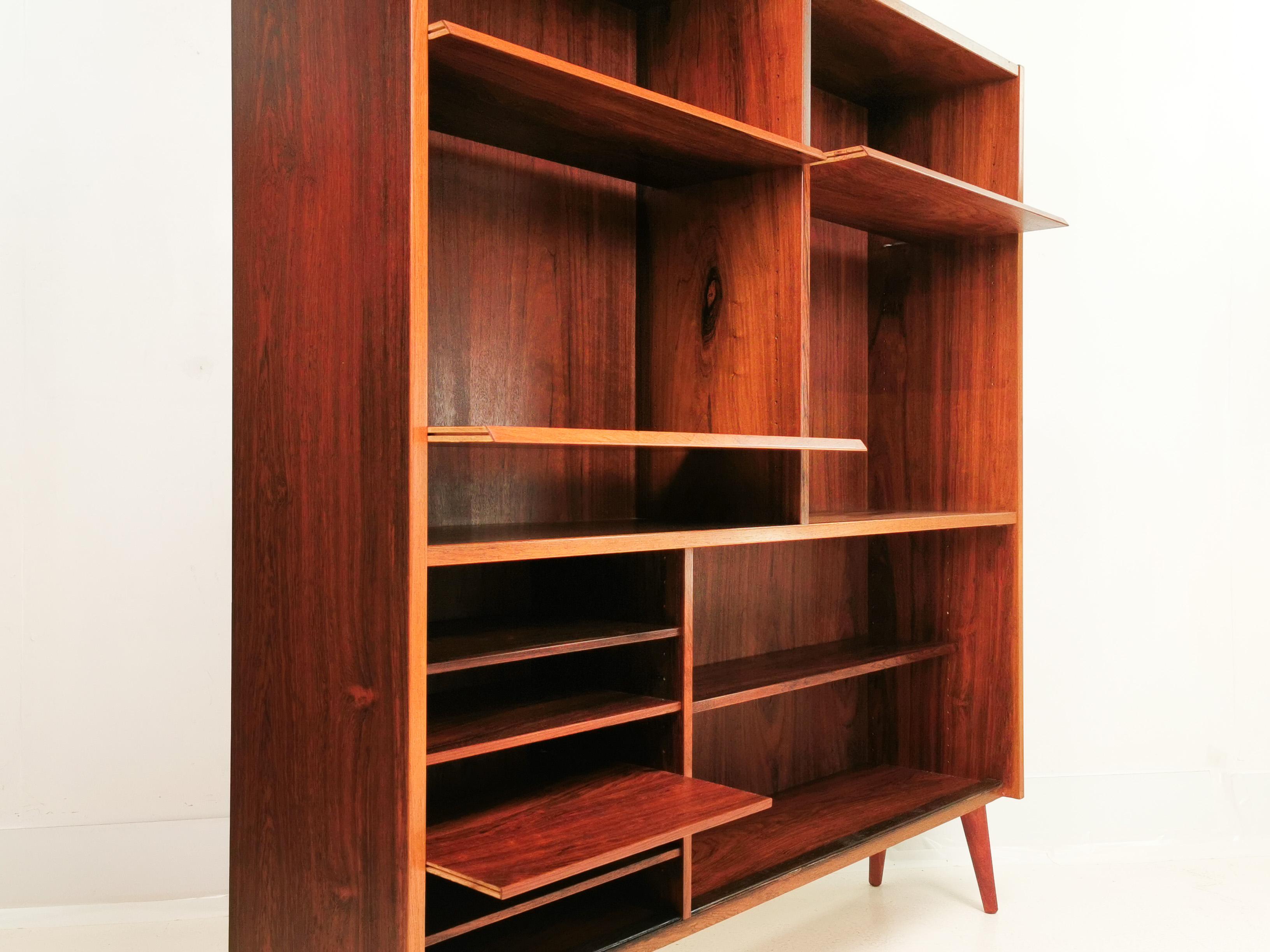 Hundevad Rosewood Bookcase, Danish, 1970s In Good Condition In STOKE ON TRENT, GB