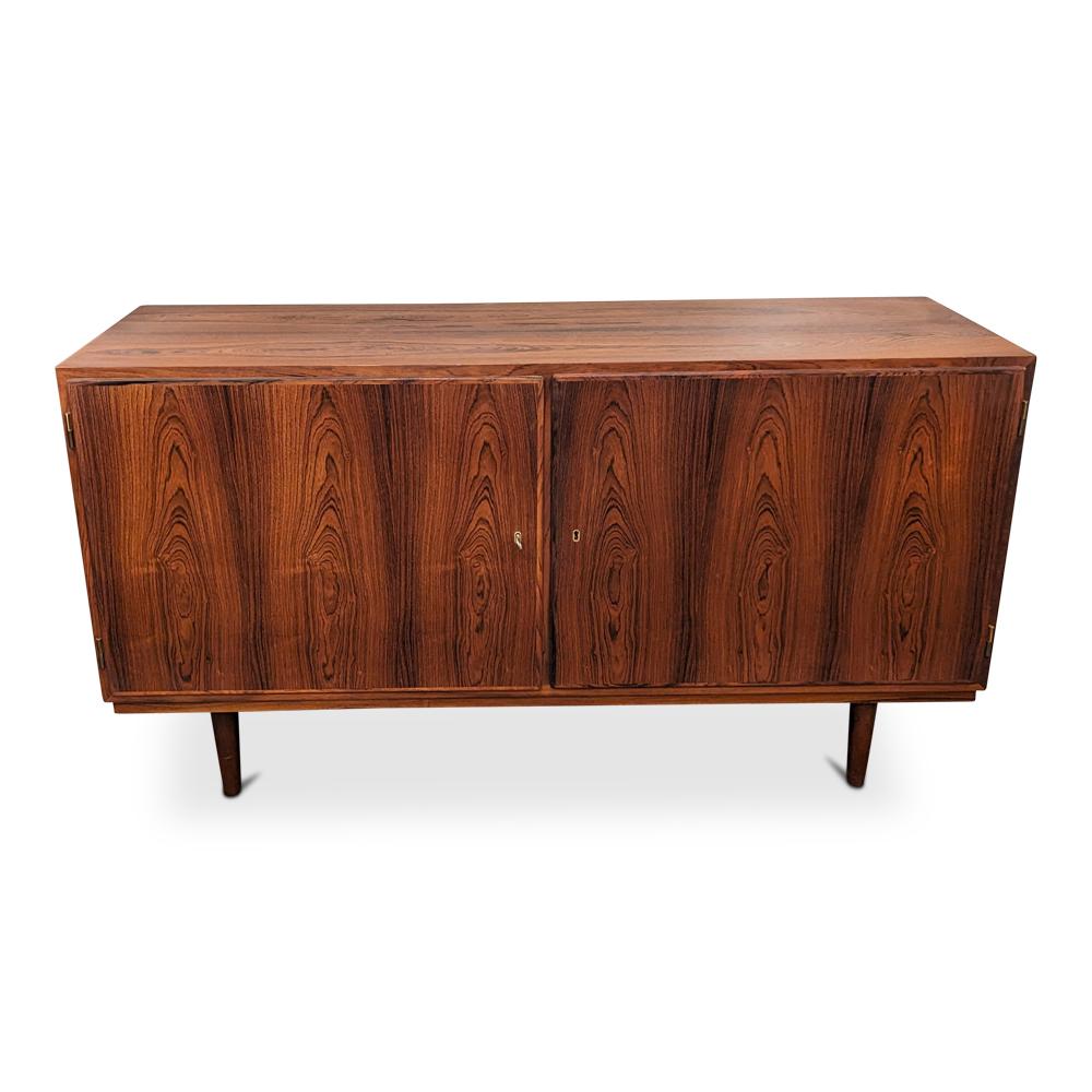 Hundevad Rosewood Sideboard - 082368 Vintage Danish Mid Century In Good Condition In Jersey City, NJ