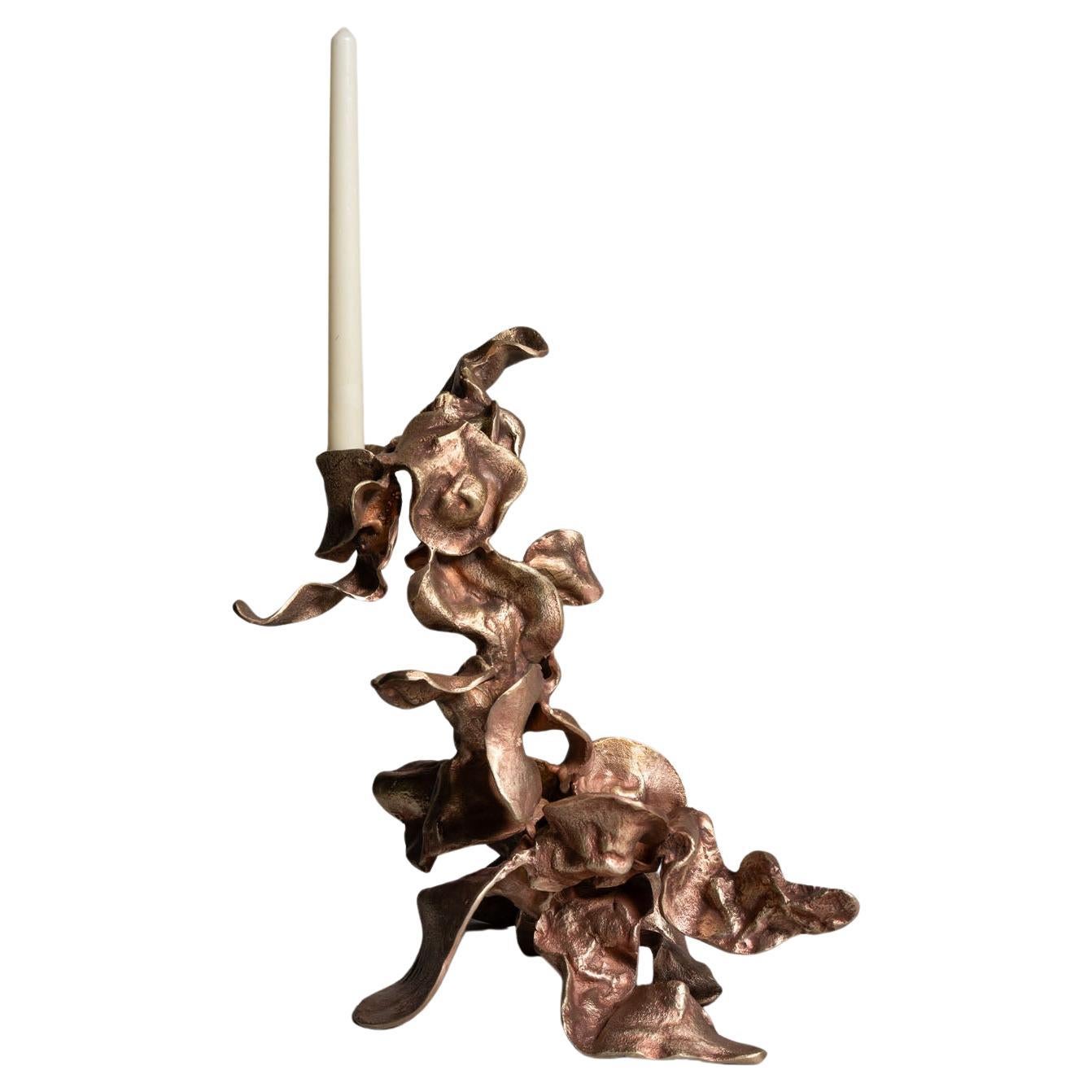 Candelabro Cien Pétalos de Rosa en Latón, Viya by Vikram Goyal
