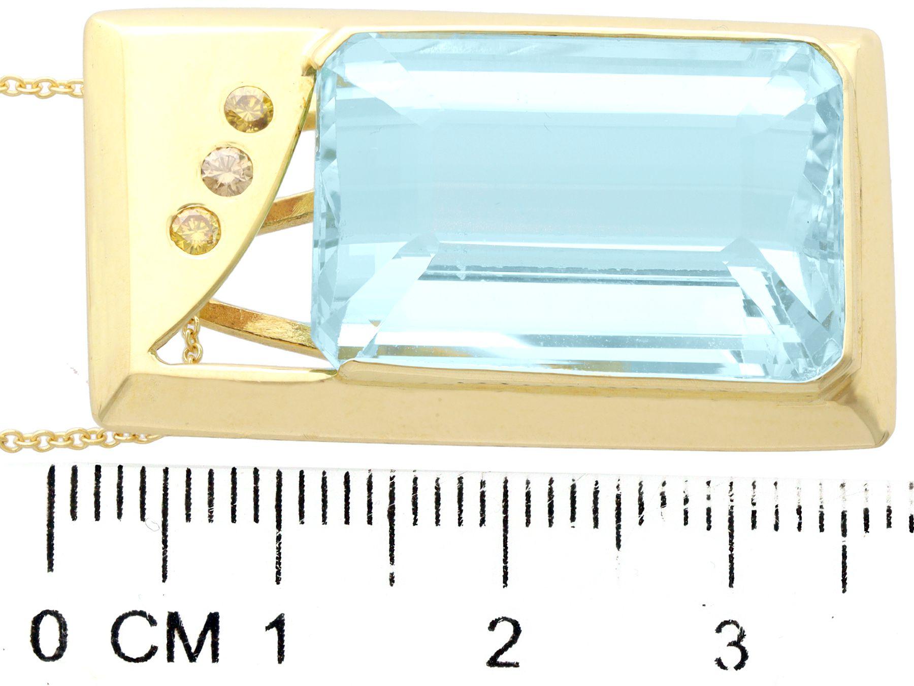 Hungarian 29.50 Carat Aquamarine and Diamond 14K Yellow Gold Pendant For Sale 1