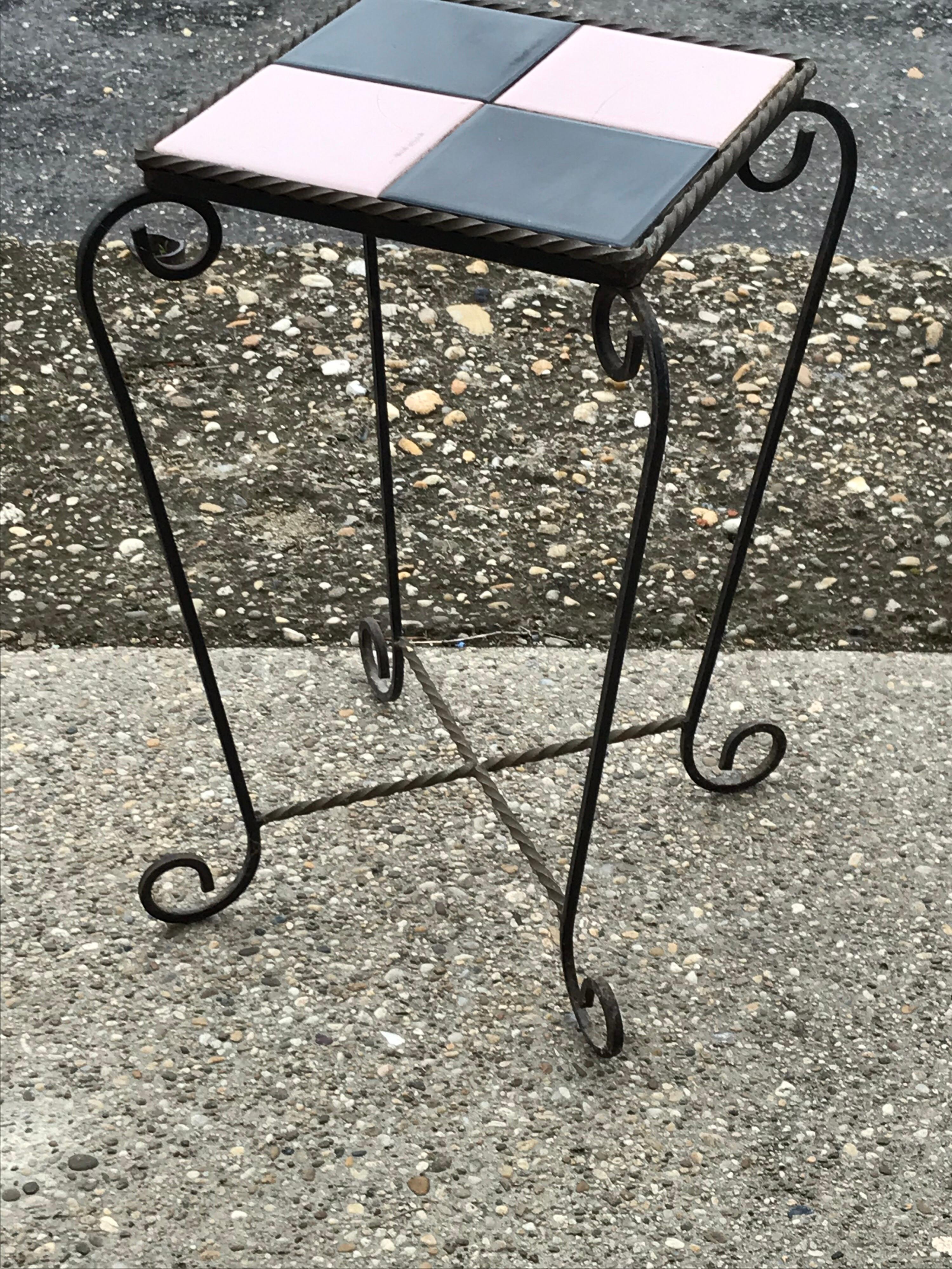 Hungarian Art Deco Hand-Hammered Iron Small Table / Pedestal For Sale 1