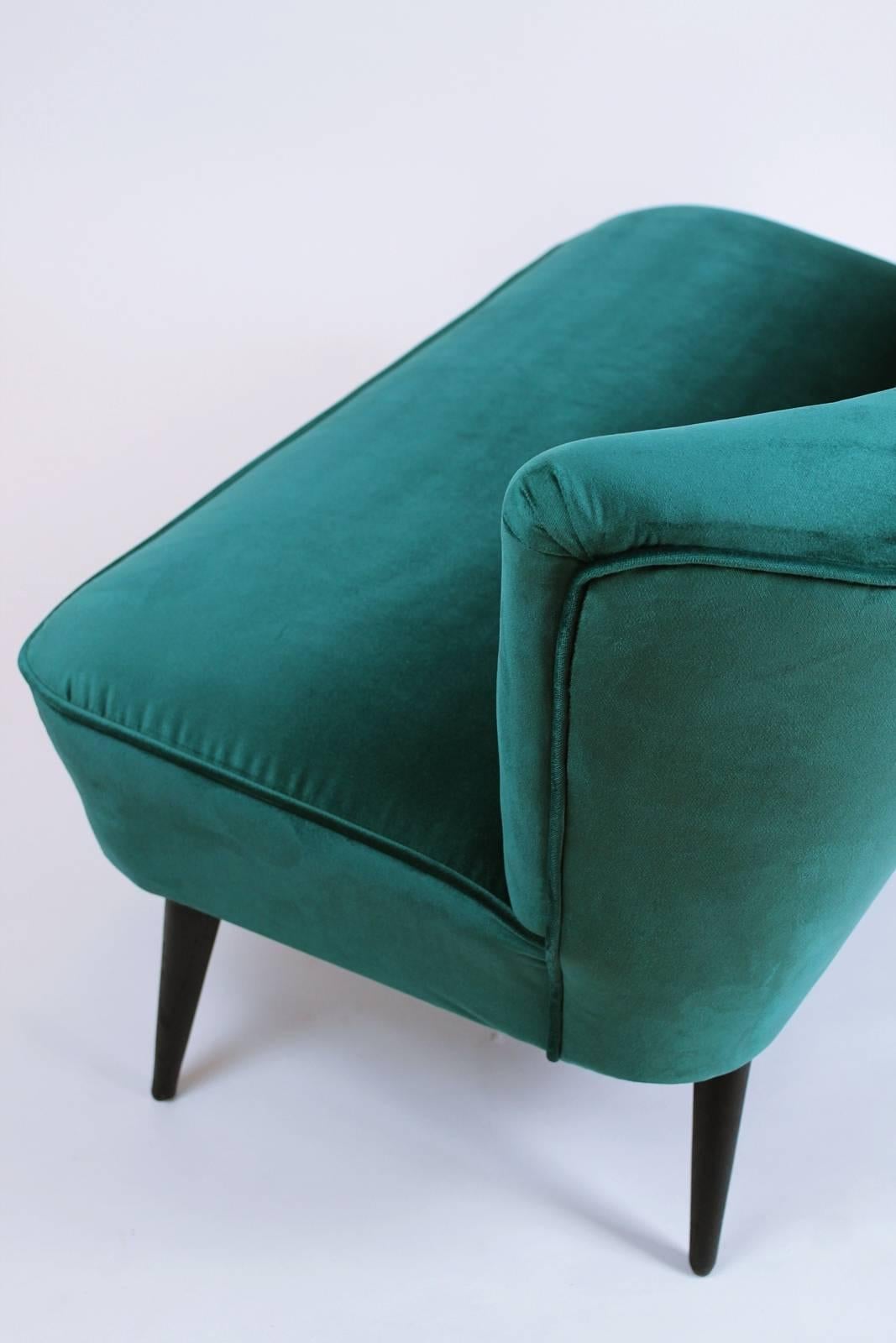 Hungarian Cocktail Sofa in Teal Velvet, 1960s For Sale 3