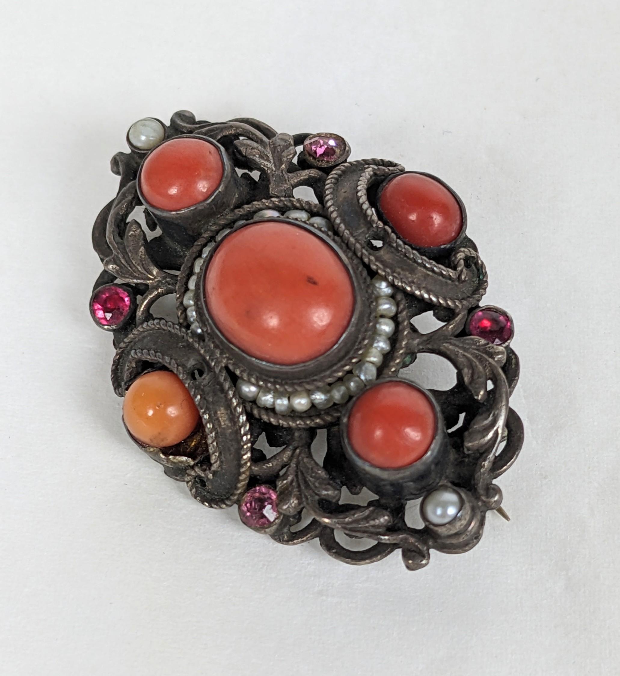 Broche de plata con coral húngaro y perlas de collar Victoriano tardío en venta