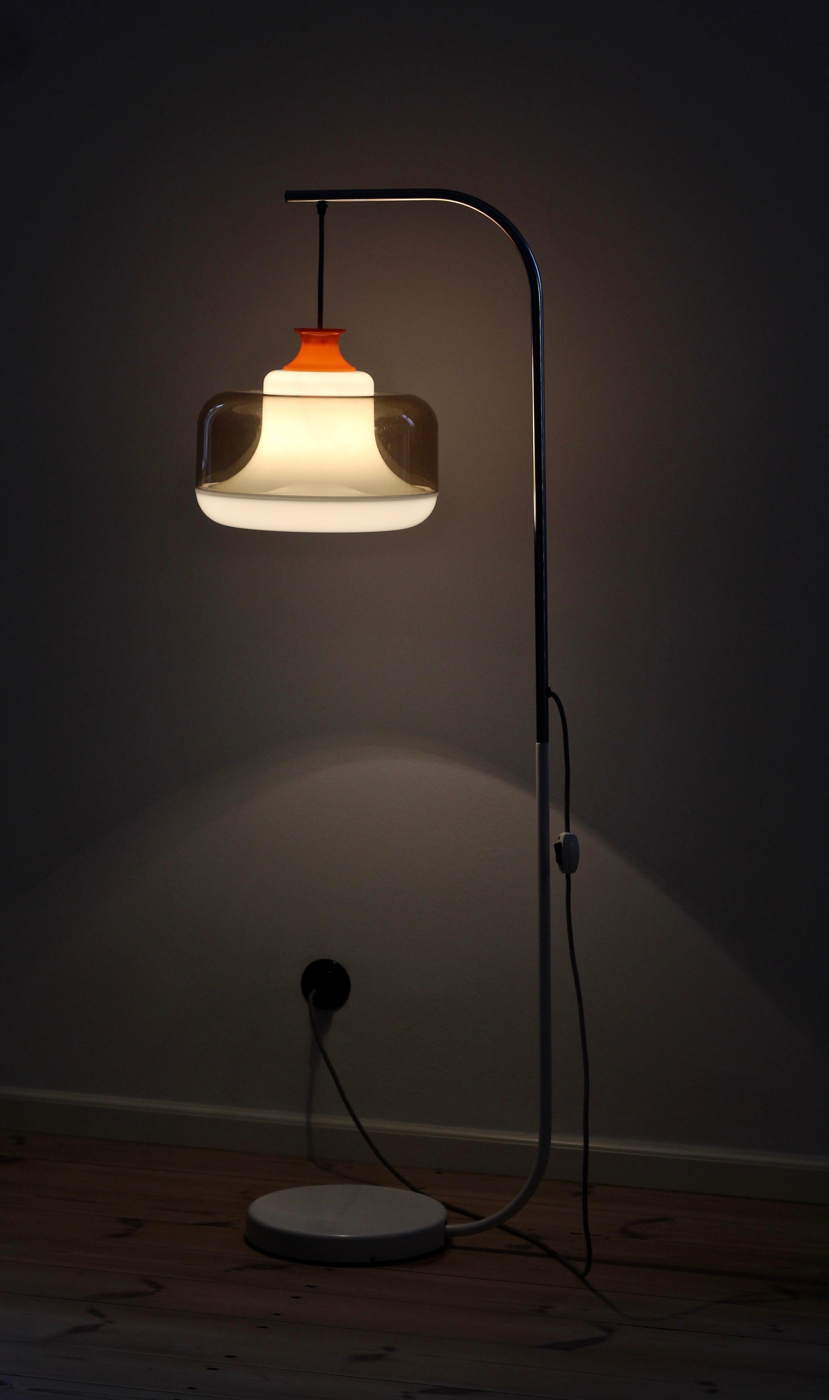 This 1960s floor lamp was made in Hungary. The lamp is in excellent condition - the white parts have been restored and do not have any spatter or scratches, the upper part of the arm is in equally excellent condition. The cable has been replaced