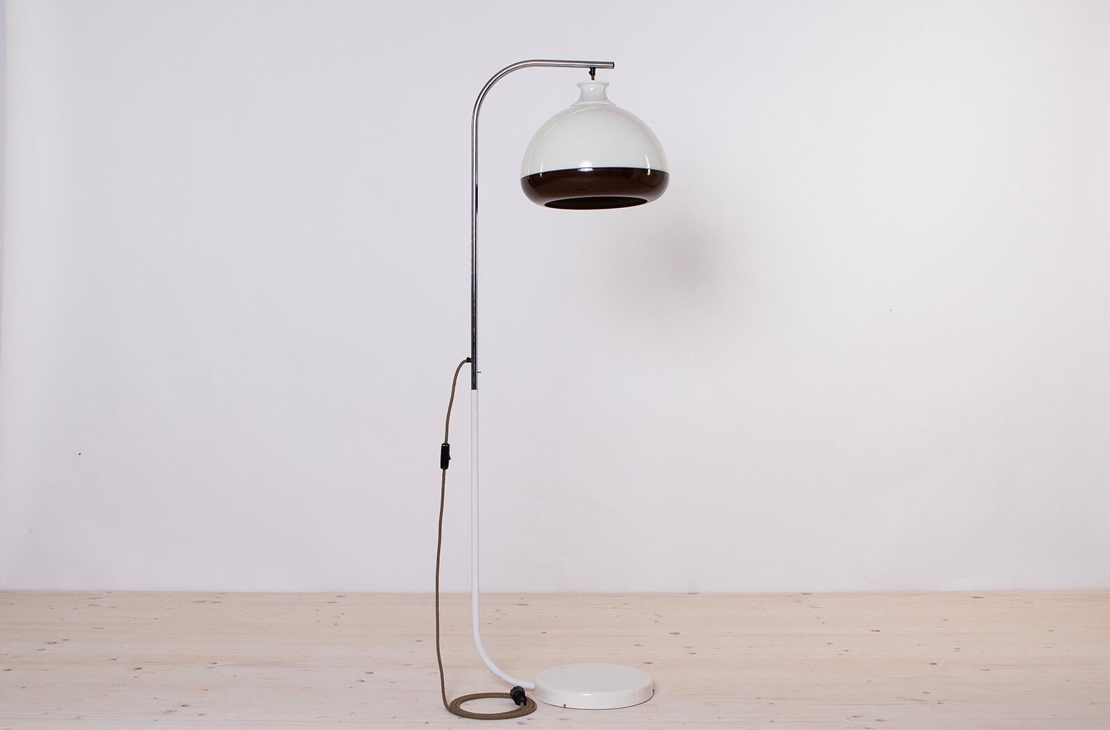 This space age floor lamp hails from Hungary and was made around 1960s, embodying both history and style. It is preserved in good original condition. While the cable has been upgraded with a new one, it seamlessly retains the 1960s vibe with a gray