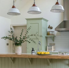 Luci a sospensione industriali ungheresi a smalto bianco di fabbrica, anni '50