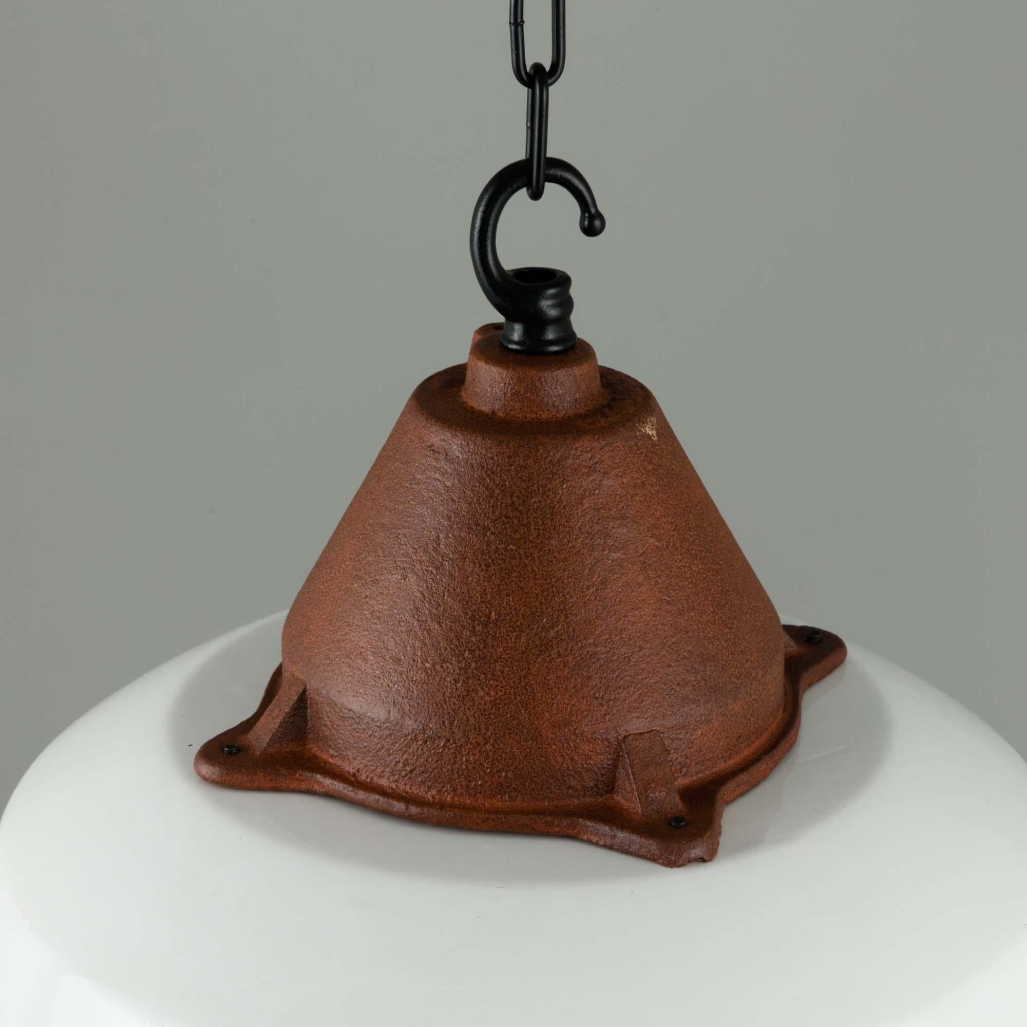 Industriale Luci a sospensione industriali ungheresi a smalto bianco di fabbrica, anni '50 in vendita