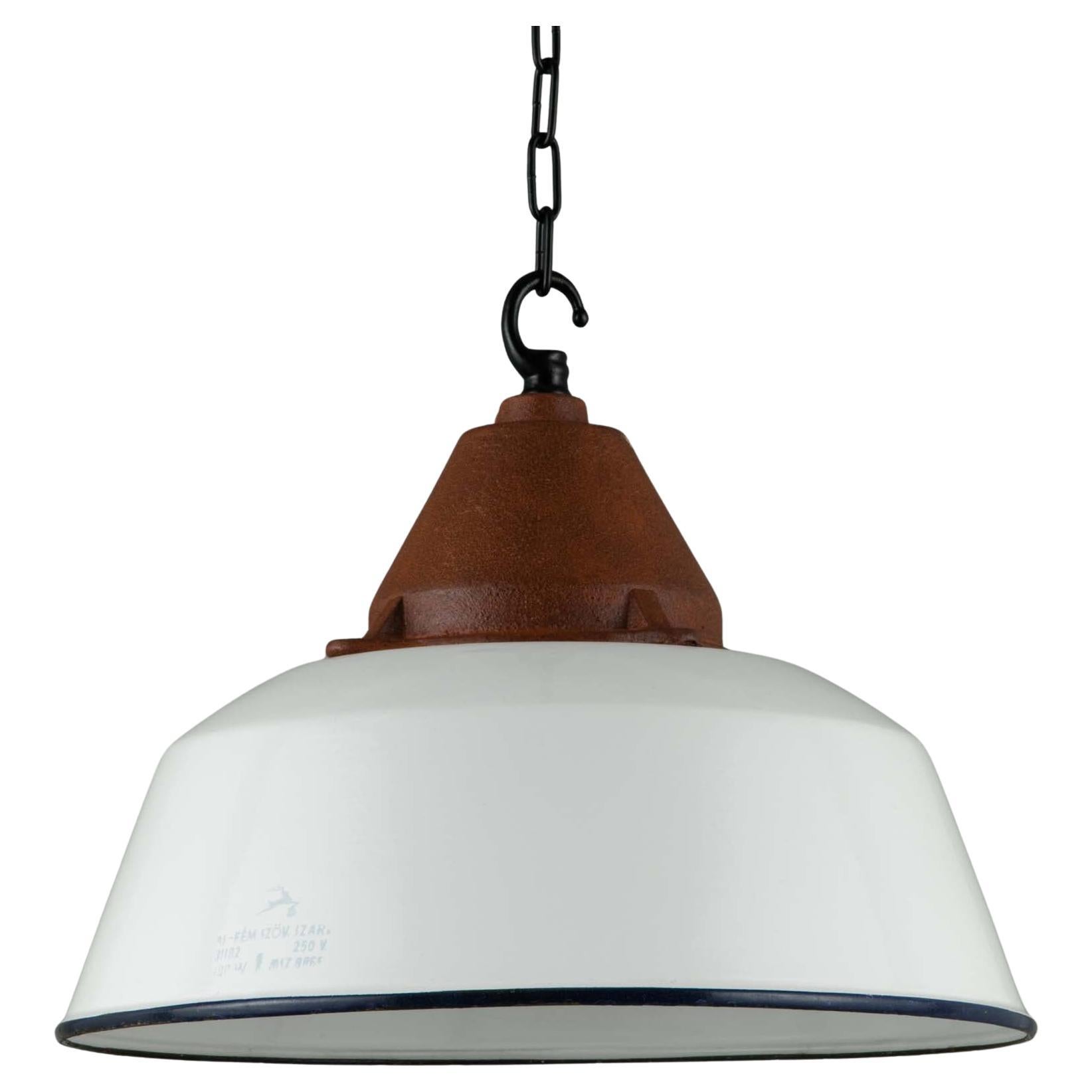 Luci a sospensione industriali ungheresi a smalto bianco di fabbrica, anni 
50 in vendita