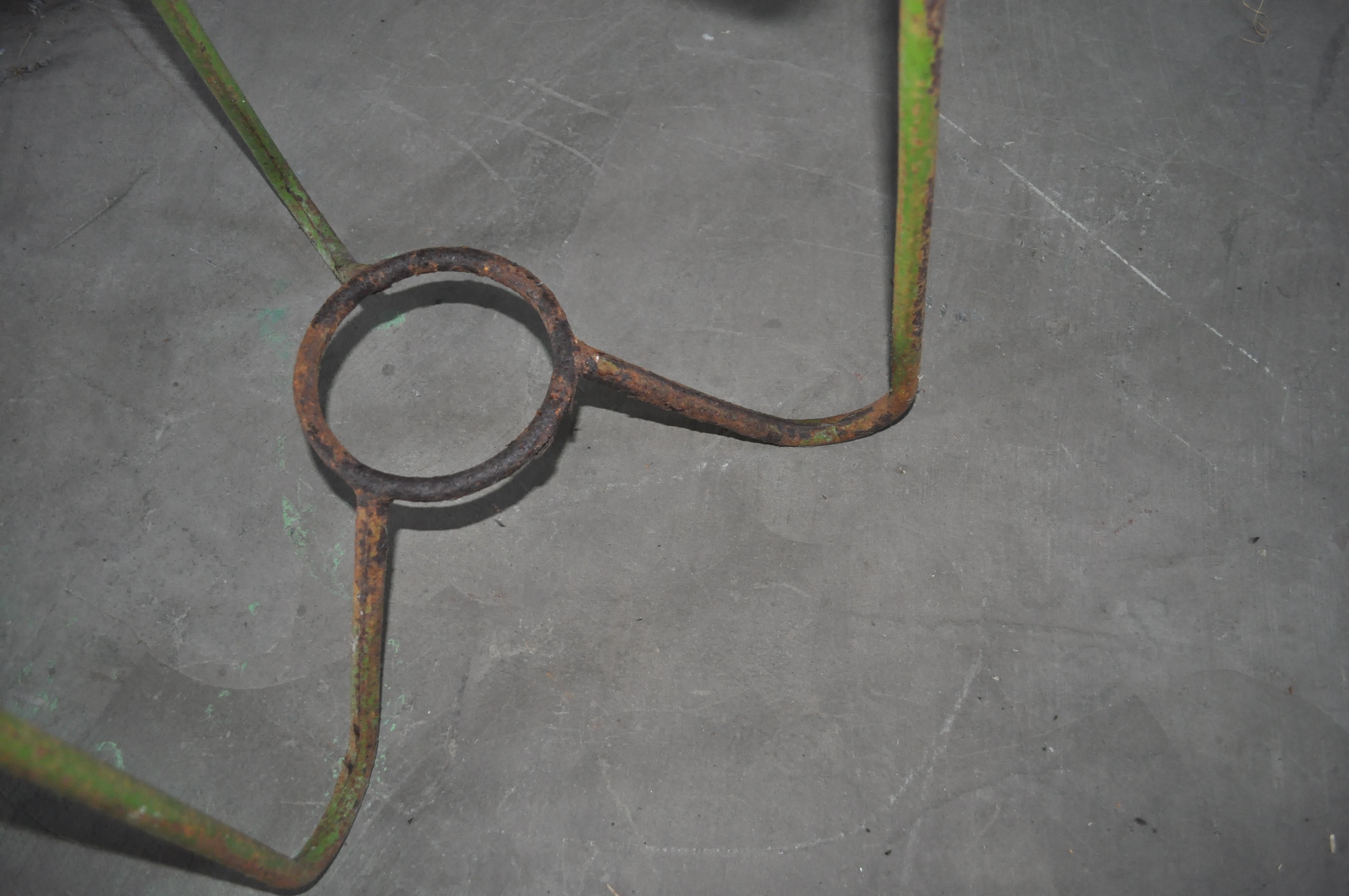 Hungarian iron wash stand or garden planter.
Iron wash stand: green color, circle shaped.

 
